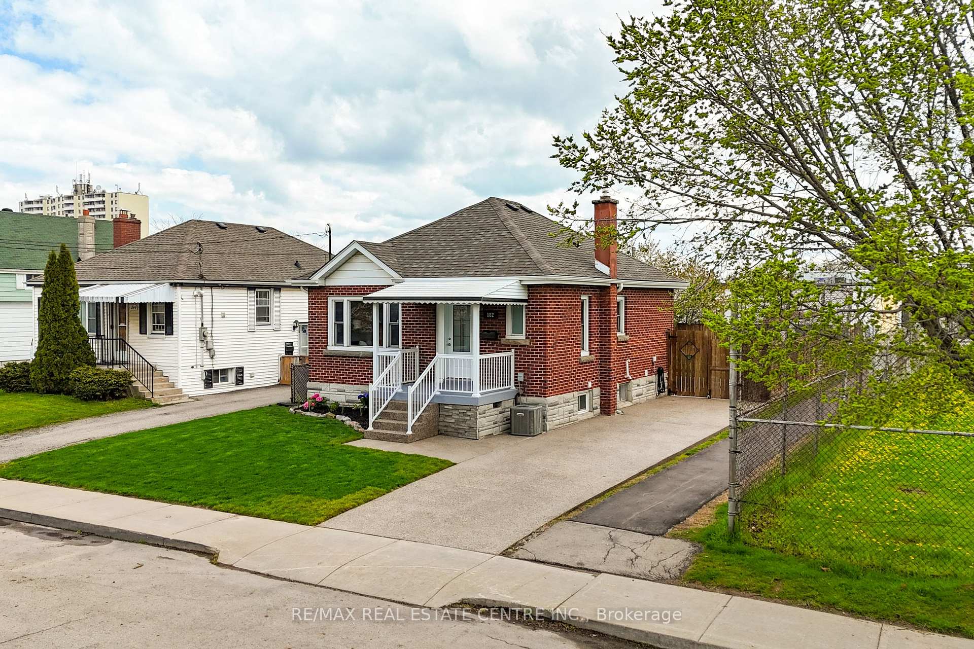 Photo 2 of 182 Glennie Avenue, Hamilton, Normanhurst — HOMEH
