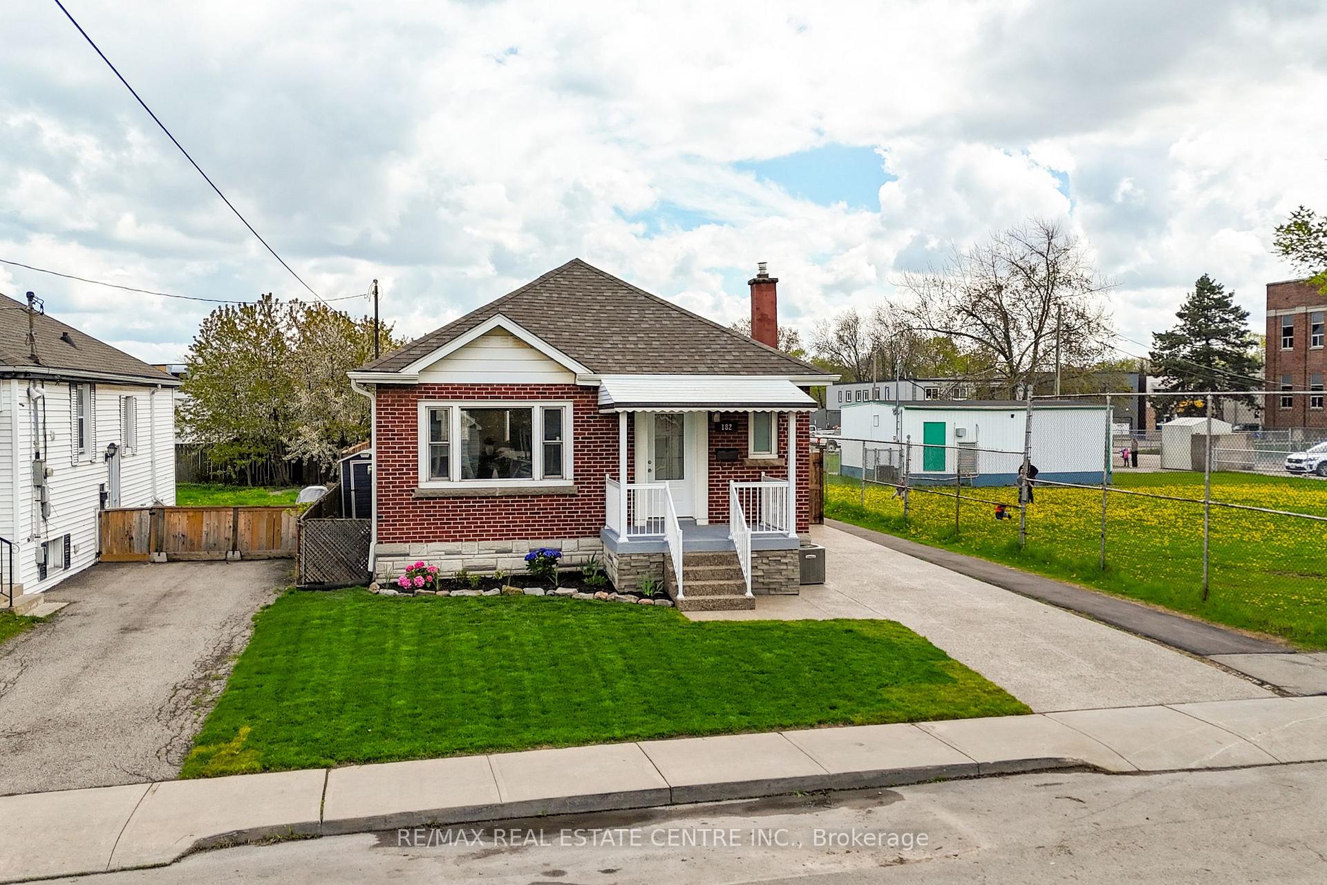 Photo 3 of 182 Glennie Avenue, Hamilton, Normanhurst — HOMEH