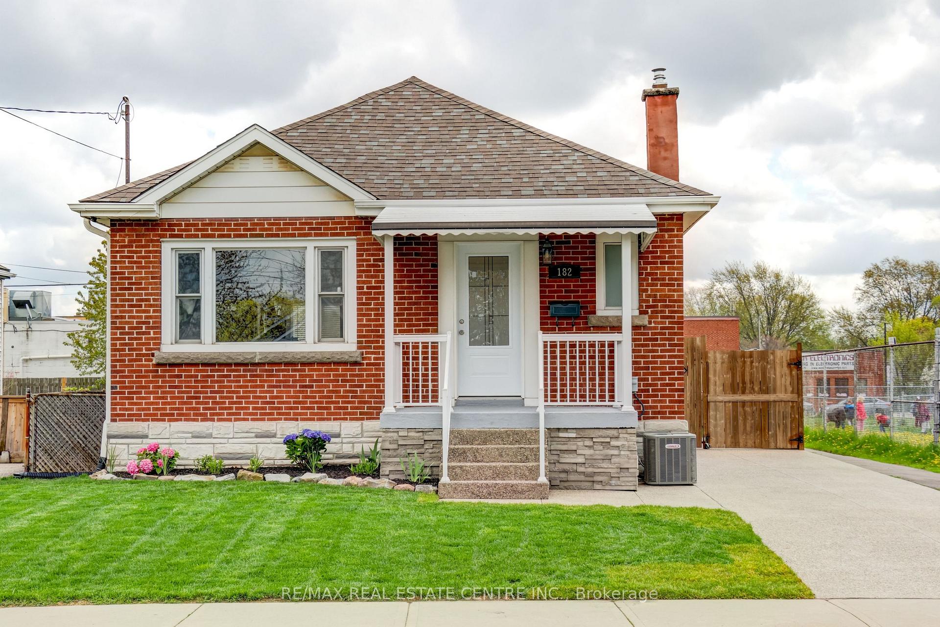 Photo 4 of 182 Glennie Avenue, Hamilton, Normanhurst — HOMEH
