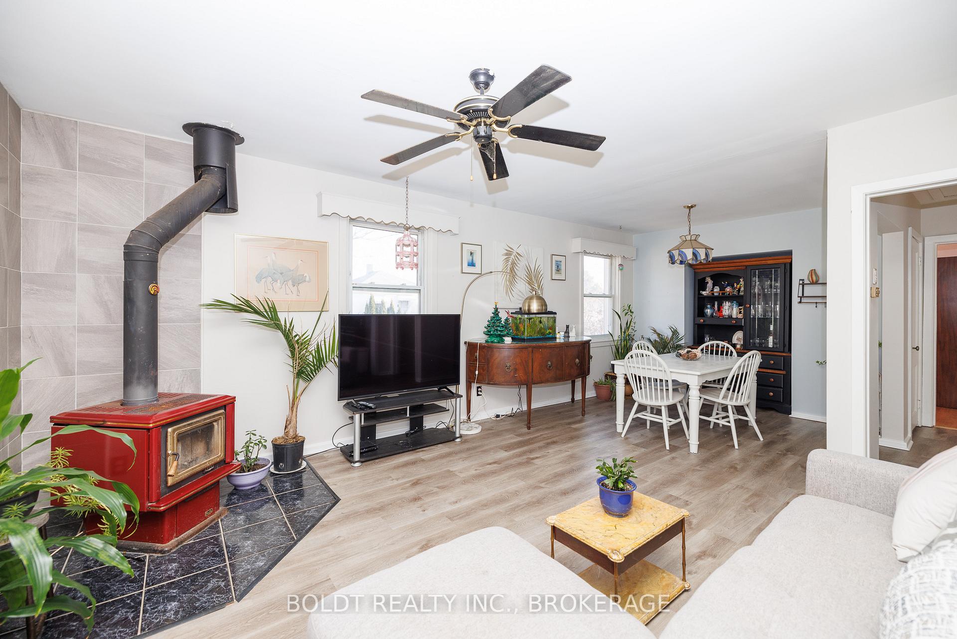 Photo 6 of 33 Argyle Crescent, St. Catharines, E. Chester — HOMEH