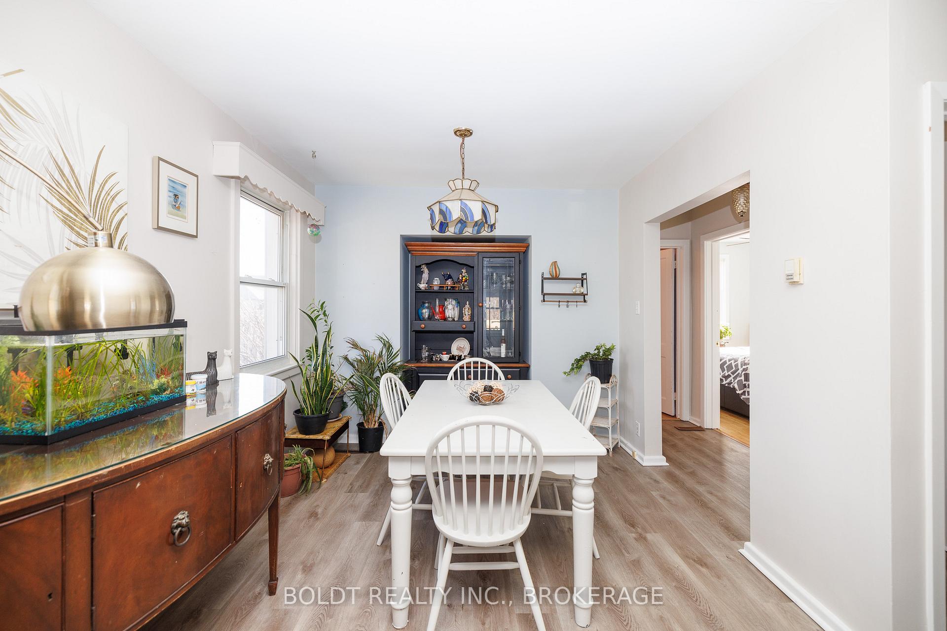 Photo 7 of 33 Argyle Crescent, St. Catharines, E. Chester — HOMEH