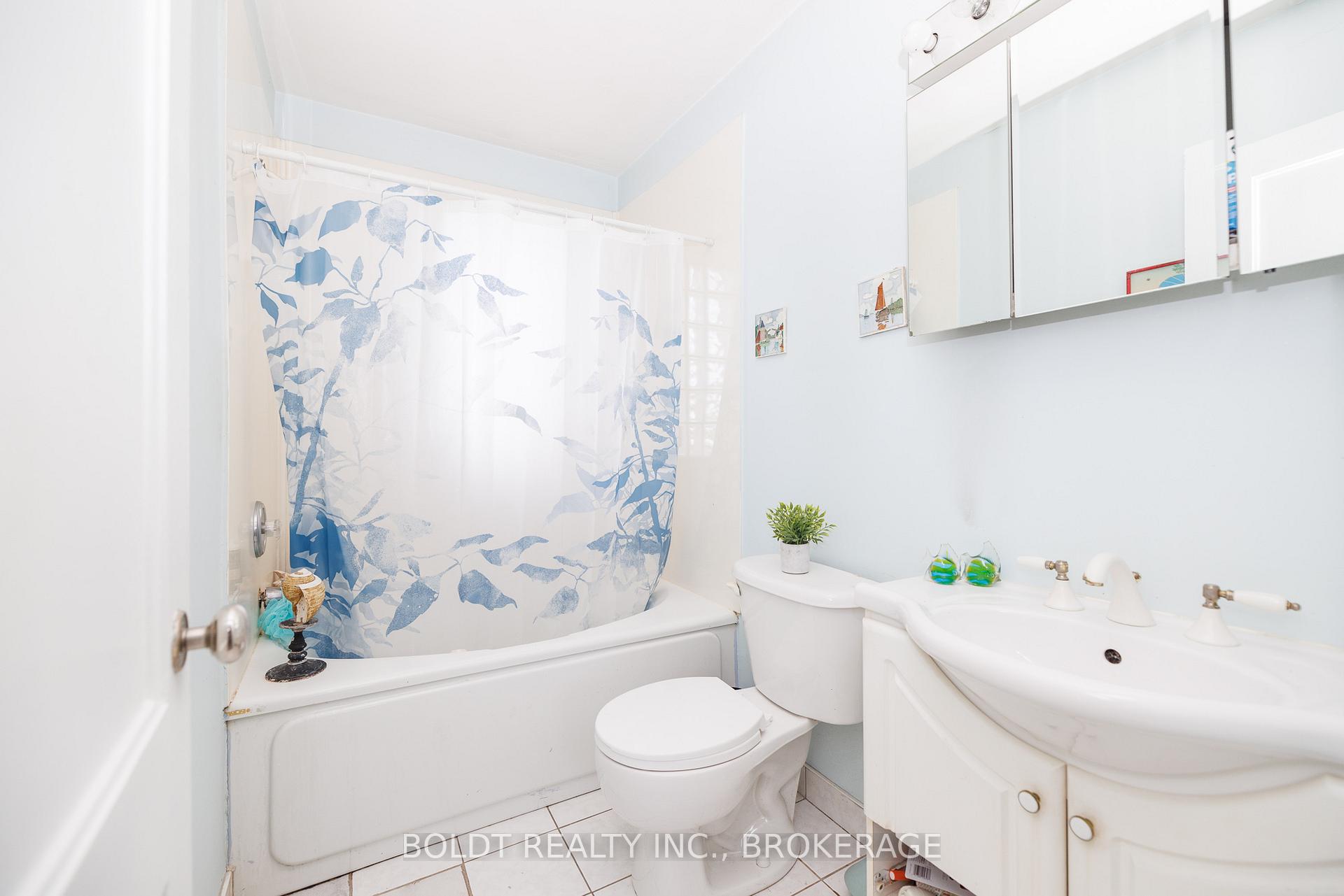 Photo 9 of 33 Argyle Crescent, St. Catharines, E. Chester — HOMEH