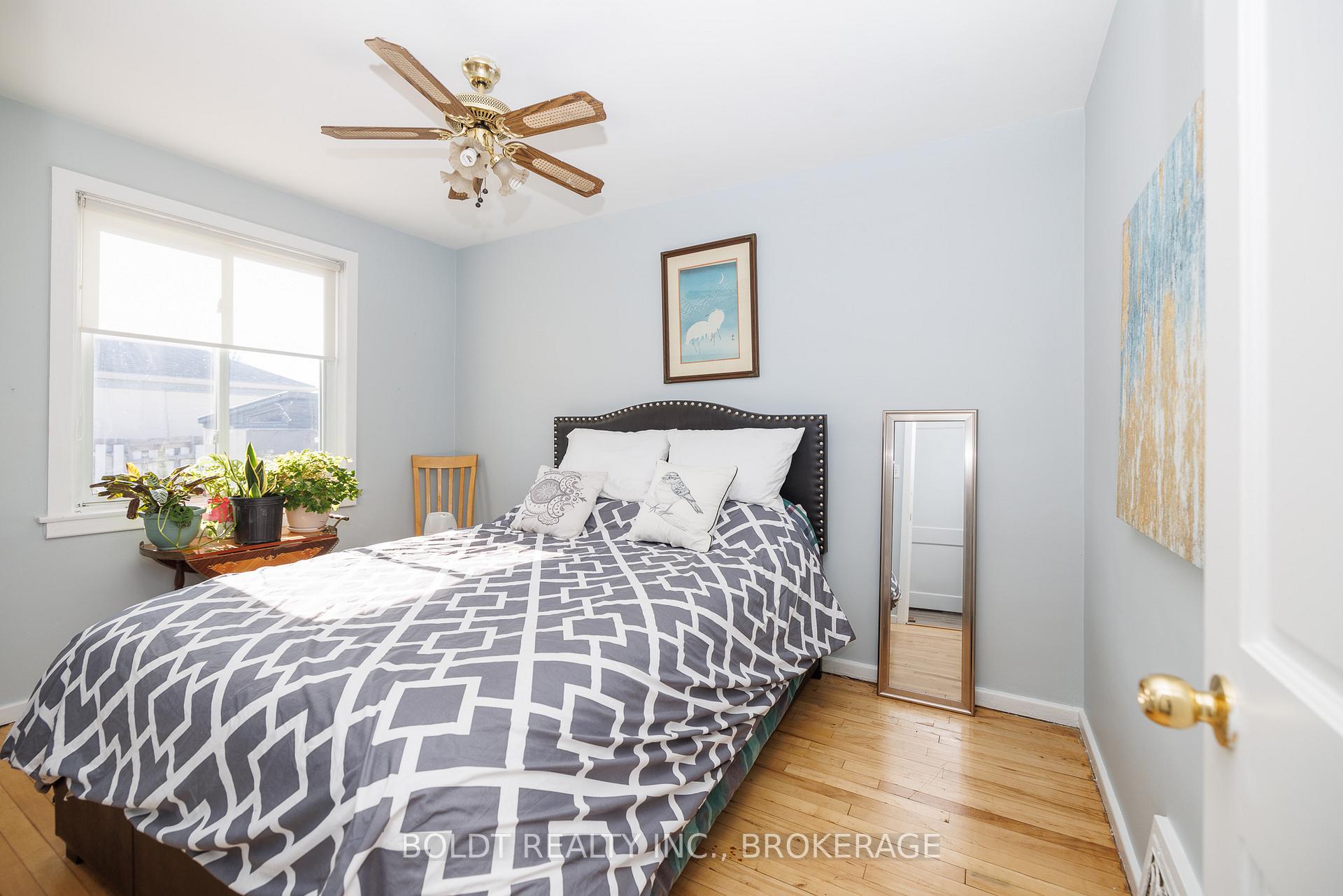 Photo 10 of 33 Argyle Crescent, St. Catharines, E. Chester — HOMEH