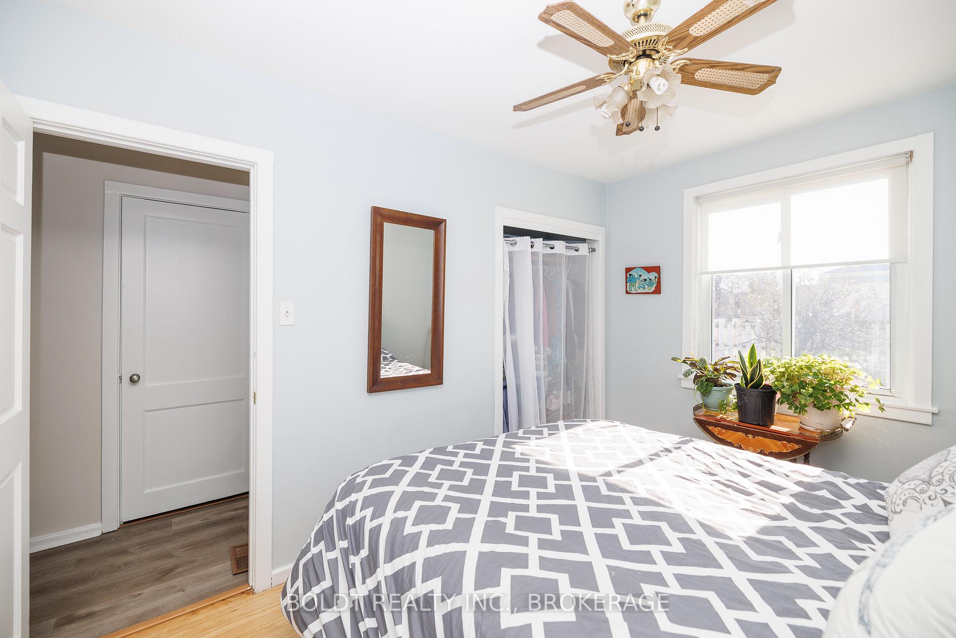 Photo 11 of 33 Argyle Crescent, St. Catharines, E. Chester — HOMEH
