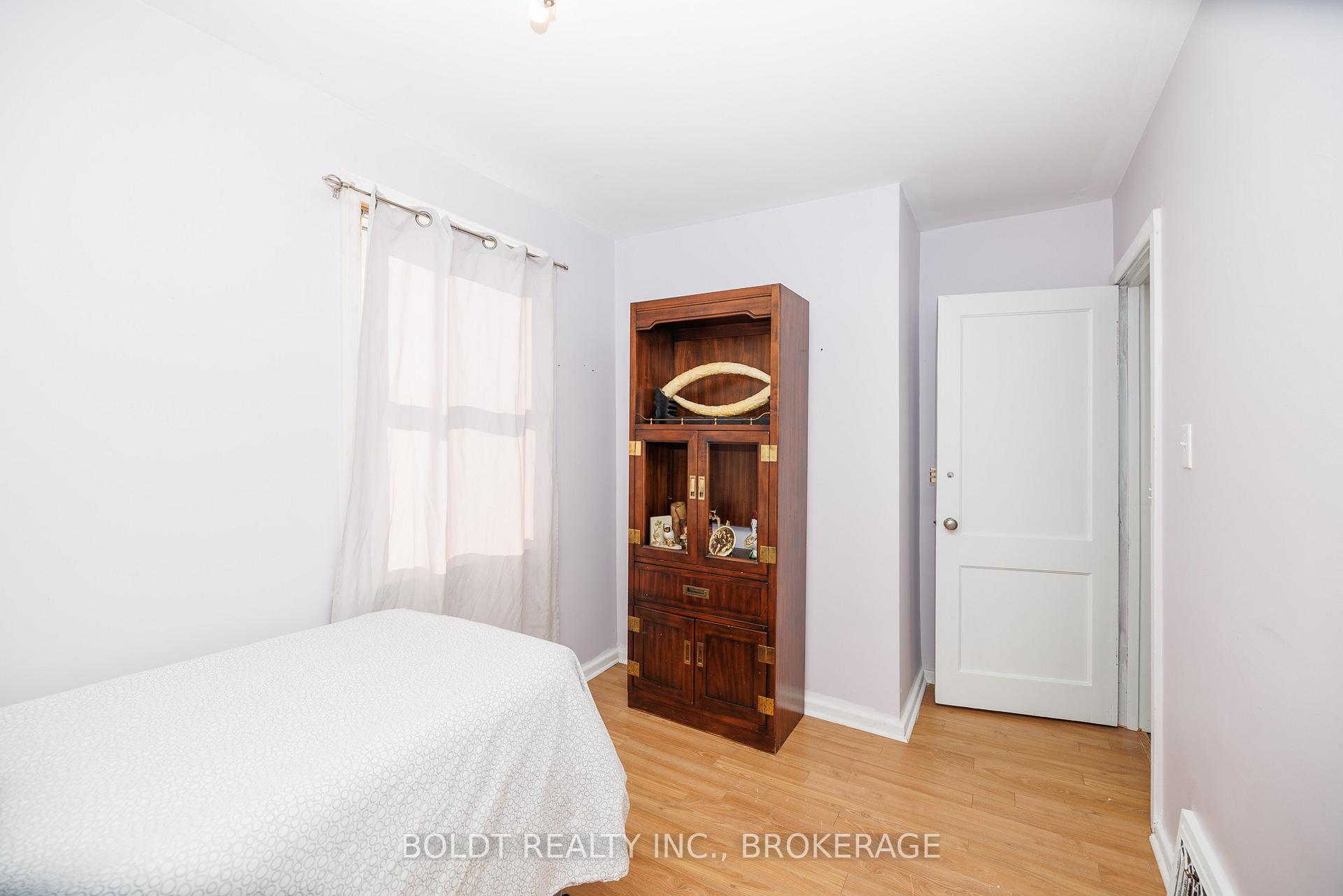 Photo 14 of 33 Argyle Crescent, St. Catharines, E. Chester — HOMEH