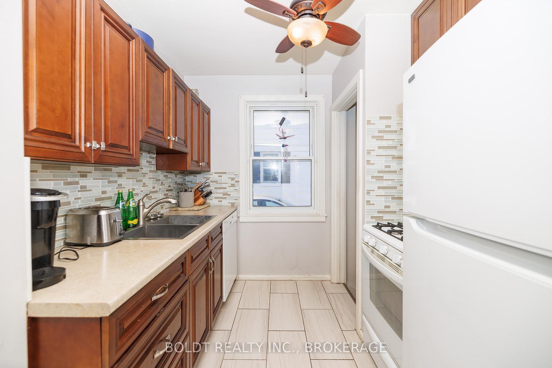 Photo 15 of 33 Argyle Crescent, St. Catharines, E. Chester — HOMEH