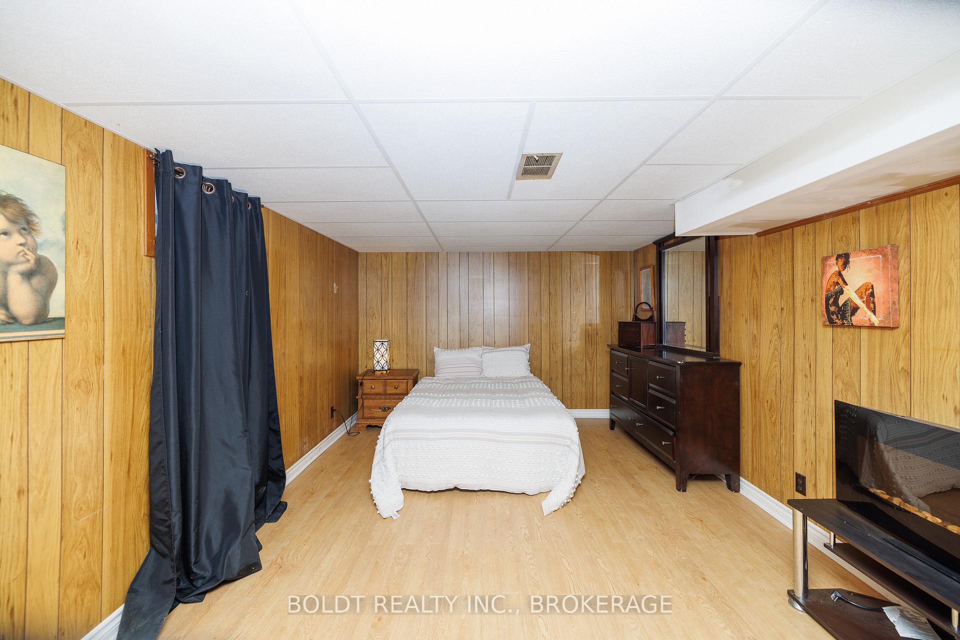 Photo 17 of 33 Argyle Crescent, St. Catharines, E. Chester — HOMEH