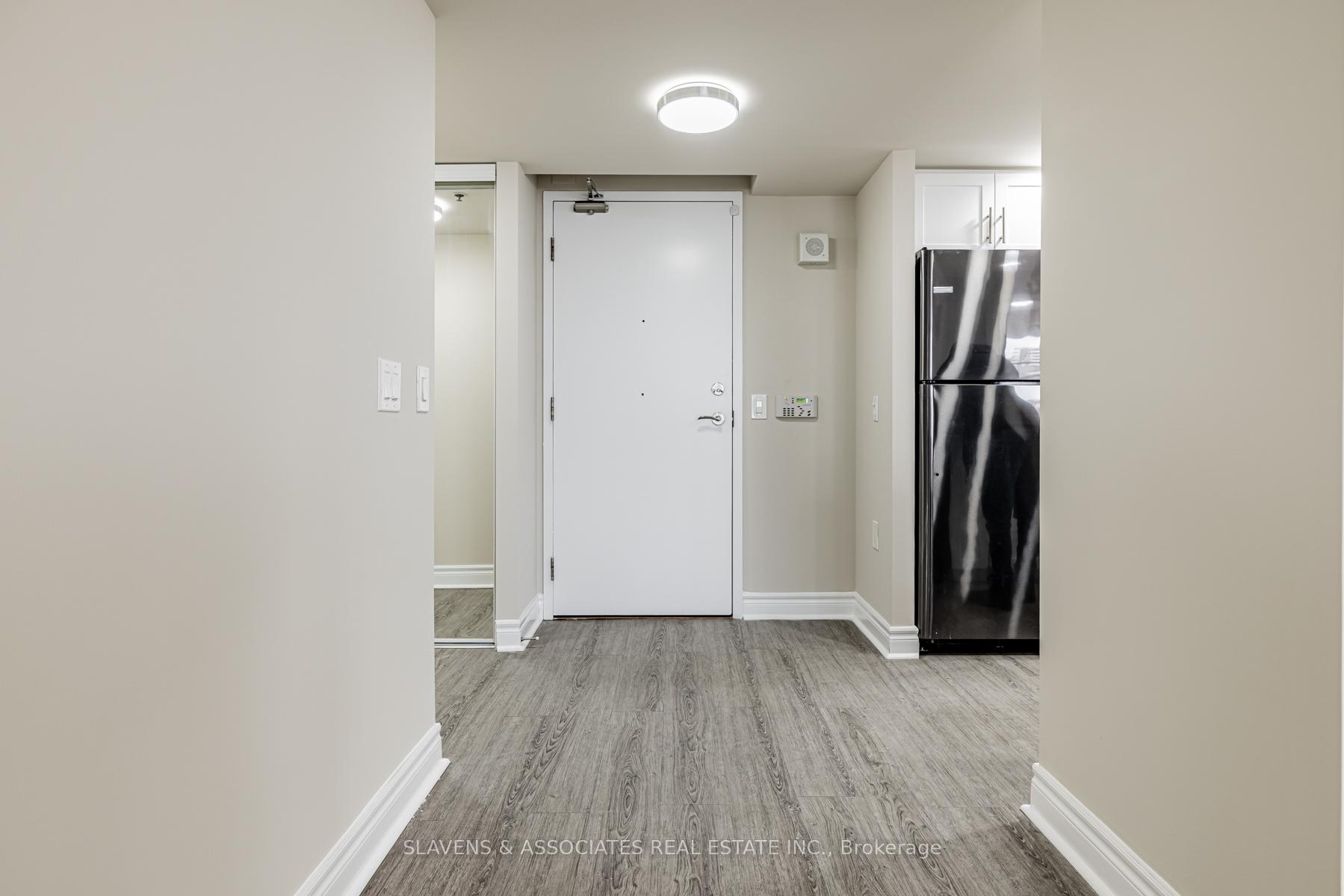 Photo 3 of Unit 402, 2 Neptune Drive, Toronto, Englemount-Lawrence — HOMEH