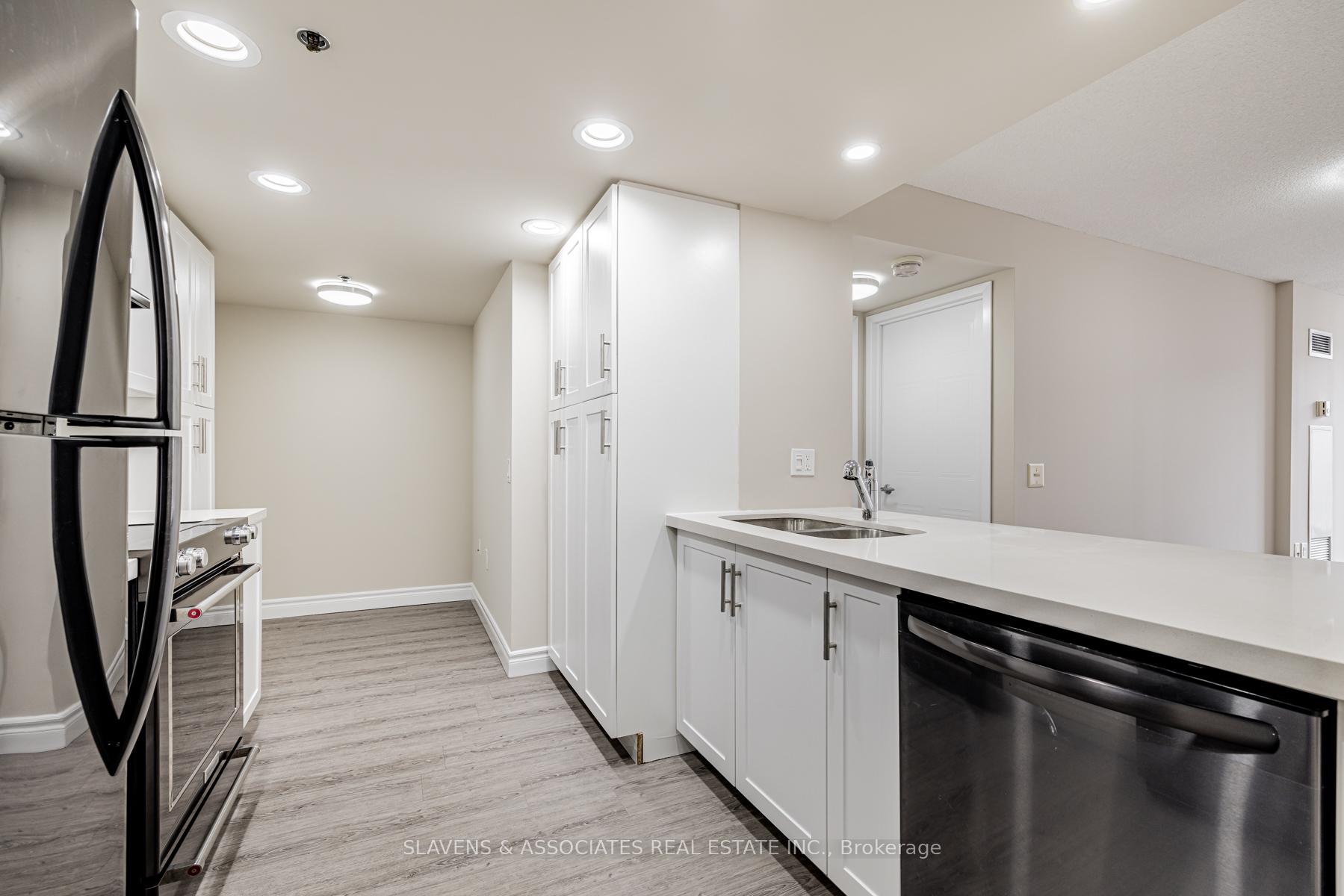 Photo 6 of Unit 402, 2 Neptune Drive, Toronto, Englemount-Lawrence — HOMEH