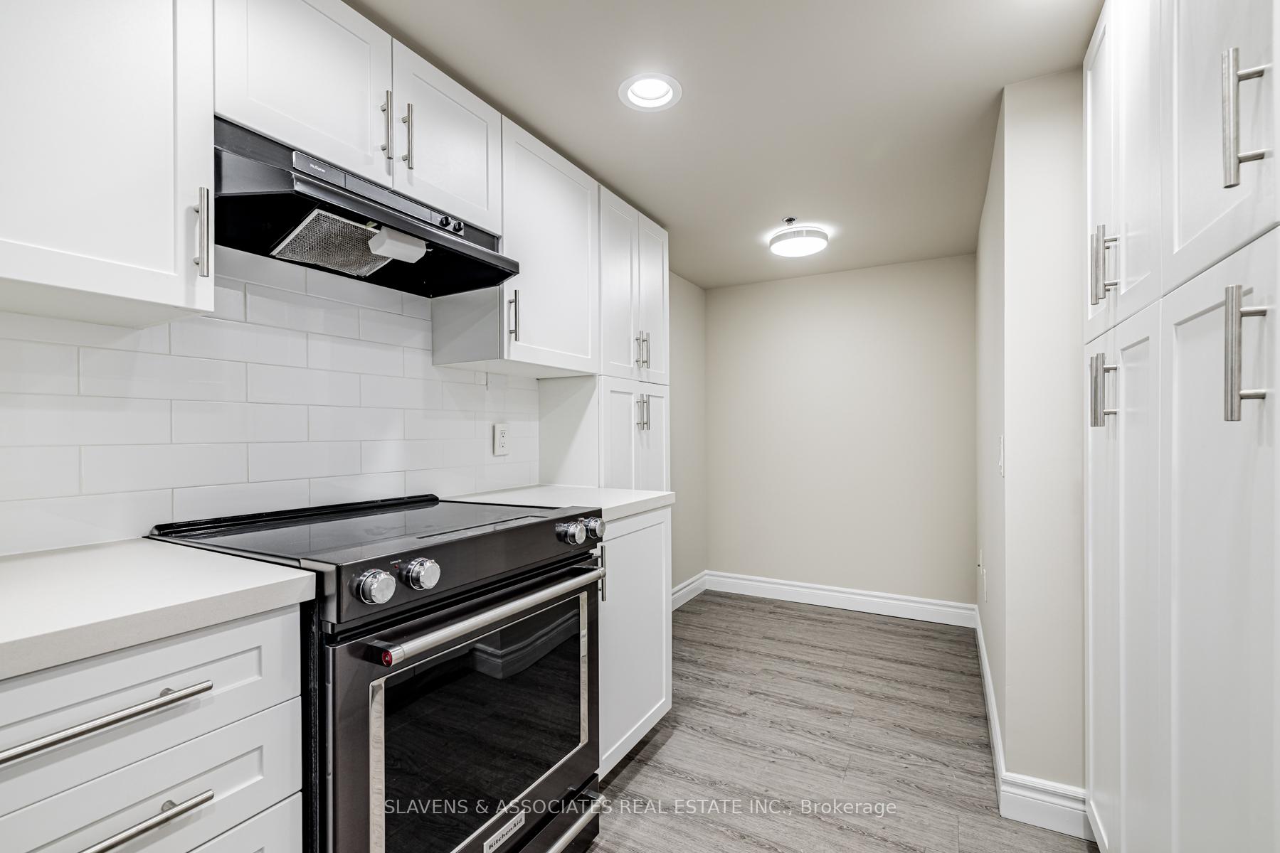 Photo 7 of Unit 402, 2 Neptune Drive, Toronto, Englemount-Lawrence — HOMEH