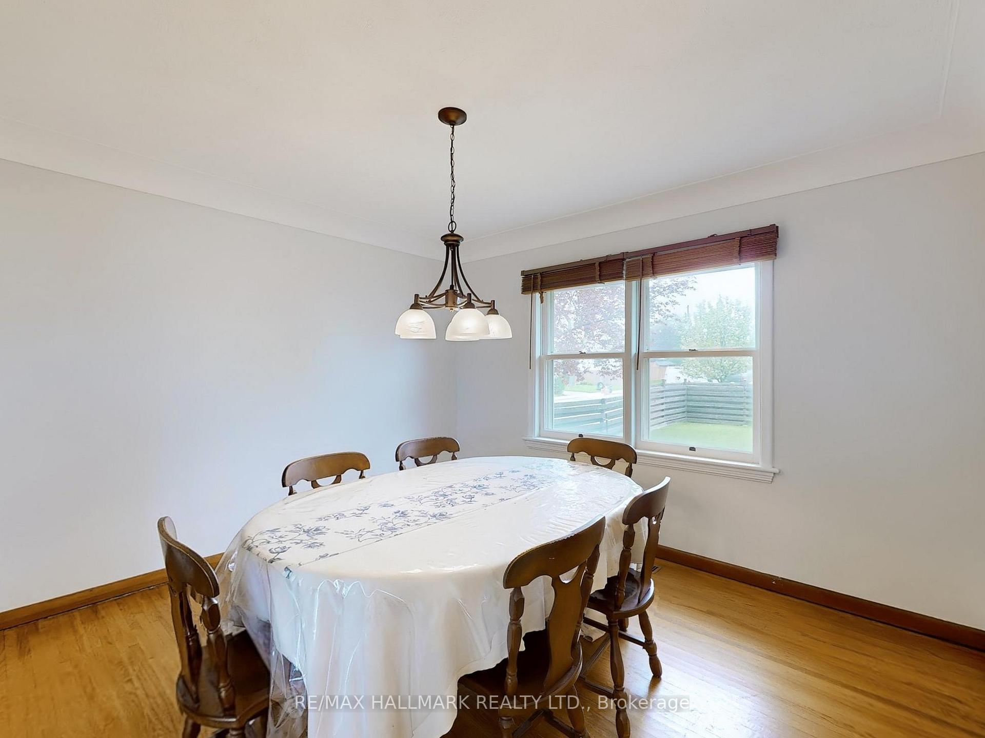 Photo 8 of 124 Mcelroy Road E, Hamilton, Balfour — HOMEH