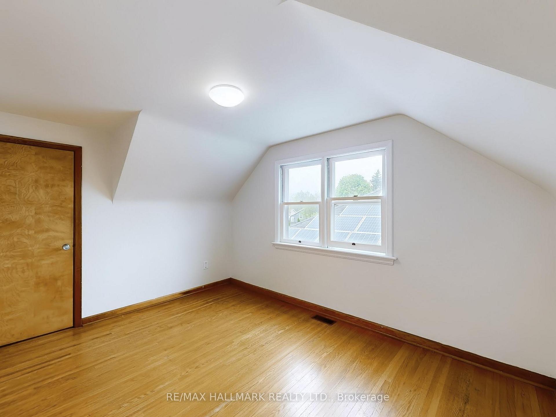 Photo 18 of 124 Mcelroy Road E, Hamilton, Balfour — HOMEH