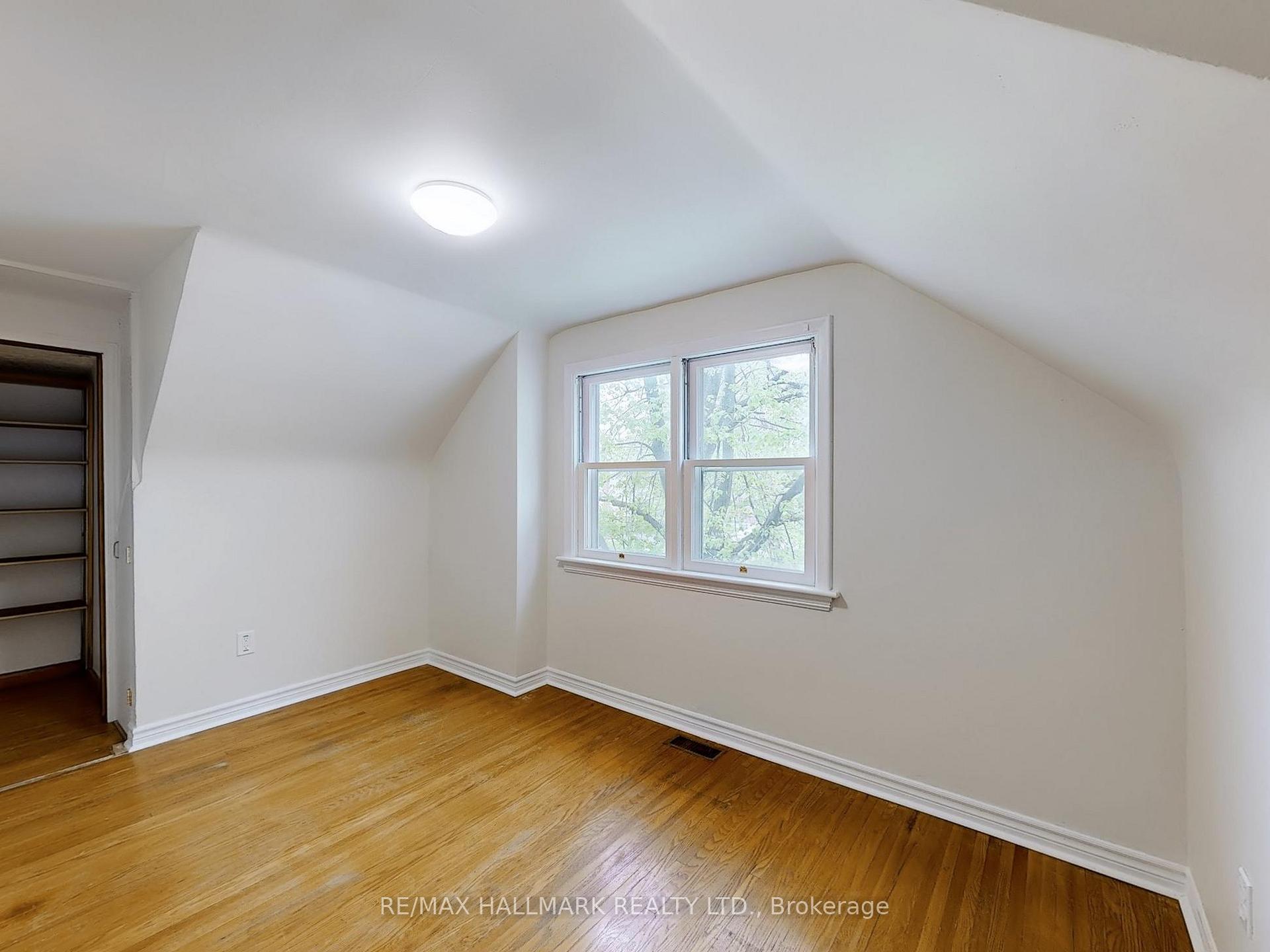 Photo 21 of 124 Mcelroy Road E, Hamilton, Balfour — HOMEH