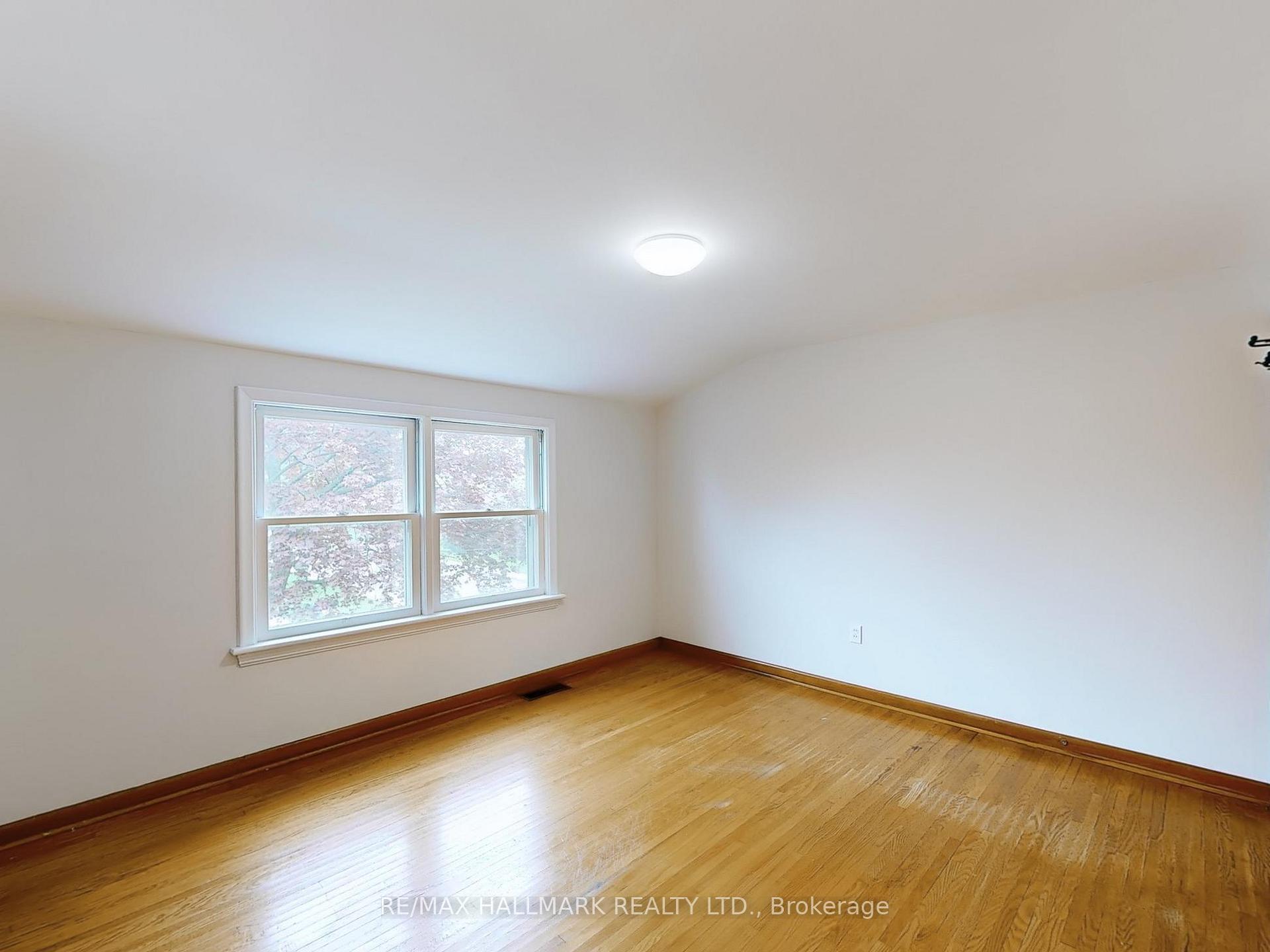 Photo 26 of 124 Mcelroy Road E, Hamilton, Balfour — HOMEH