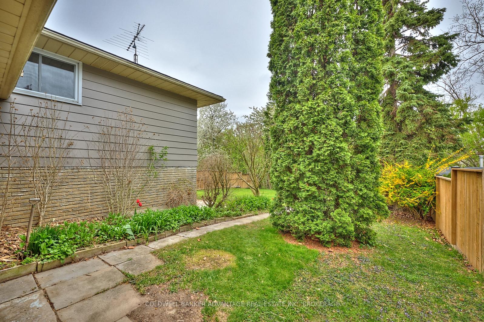 Photo 5 of 40 Kimbermount Drive, St. Catharines, Lakeshore — HOMEH