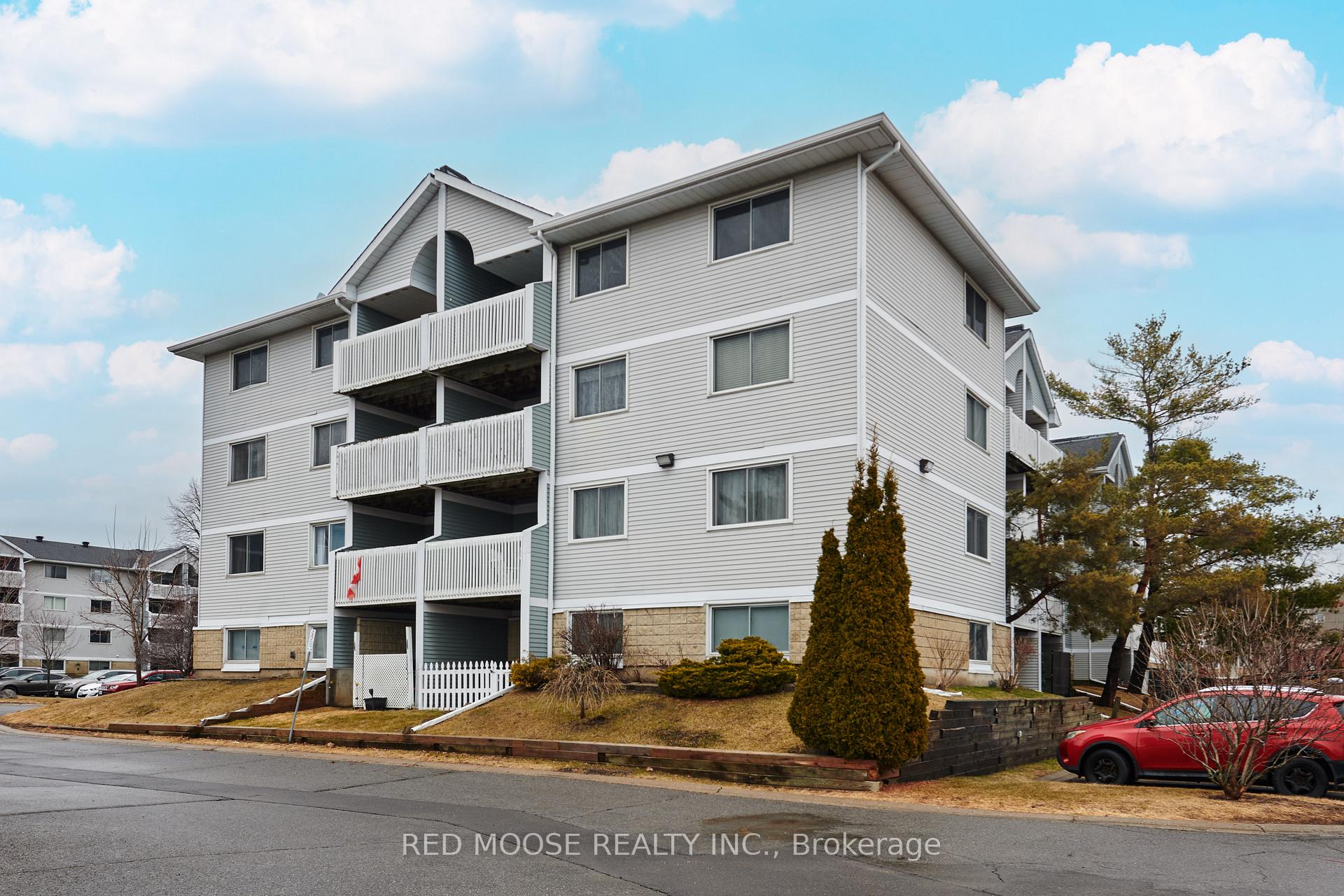 Front of Unit 415, 216 Viewmount Drive