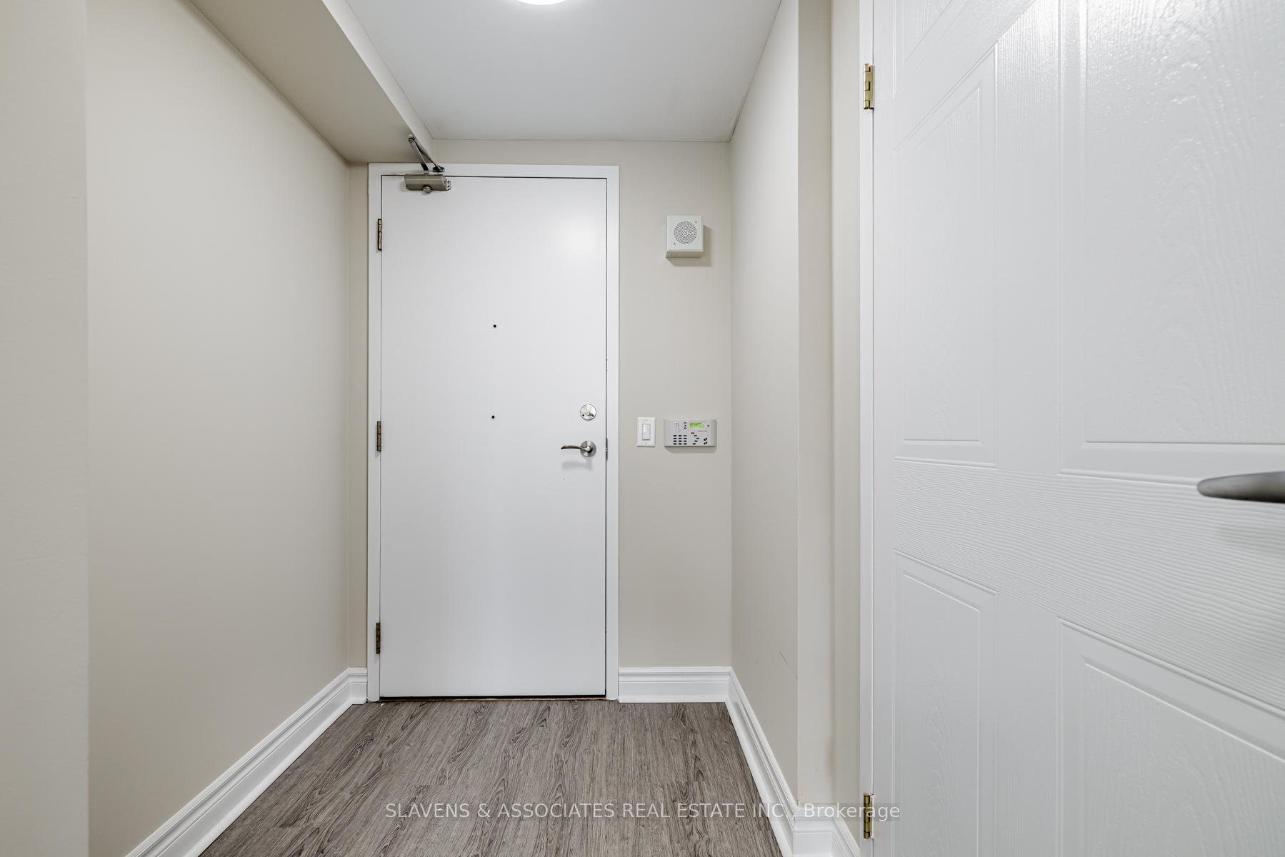 Photo 3 of Unit 610, 2 Neptune Drive, Toronto, Englemount-Lawrence — HOMEH