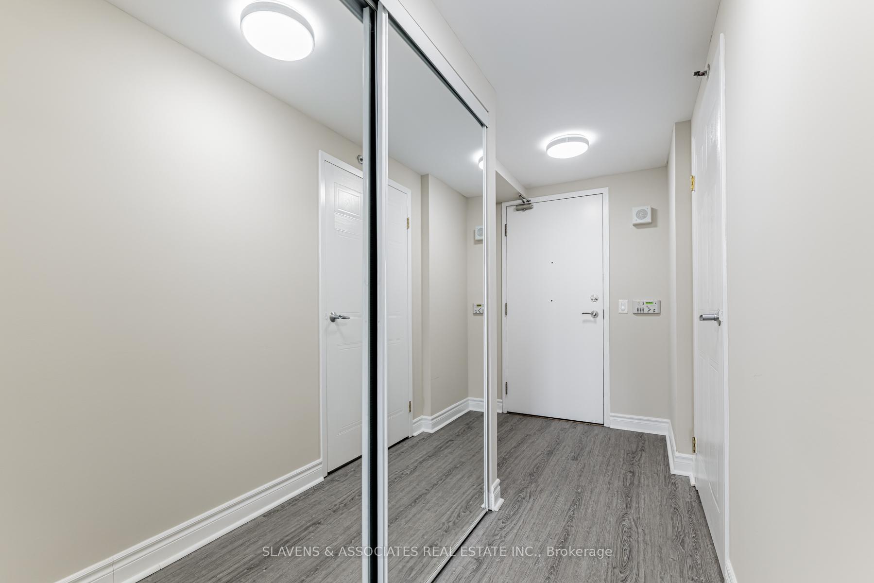 Photo 4 of Unit 610, 2 Neptune Drive, Toronto, Englemount-Lawrence — HOMEH