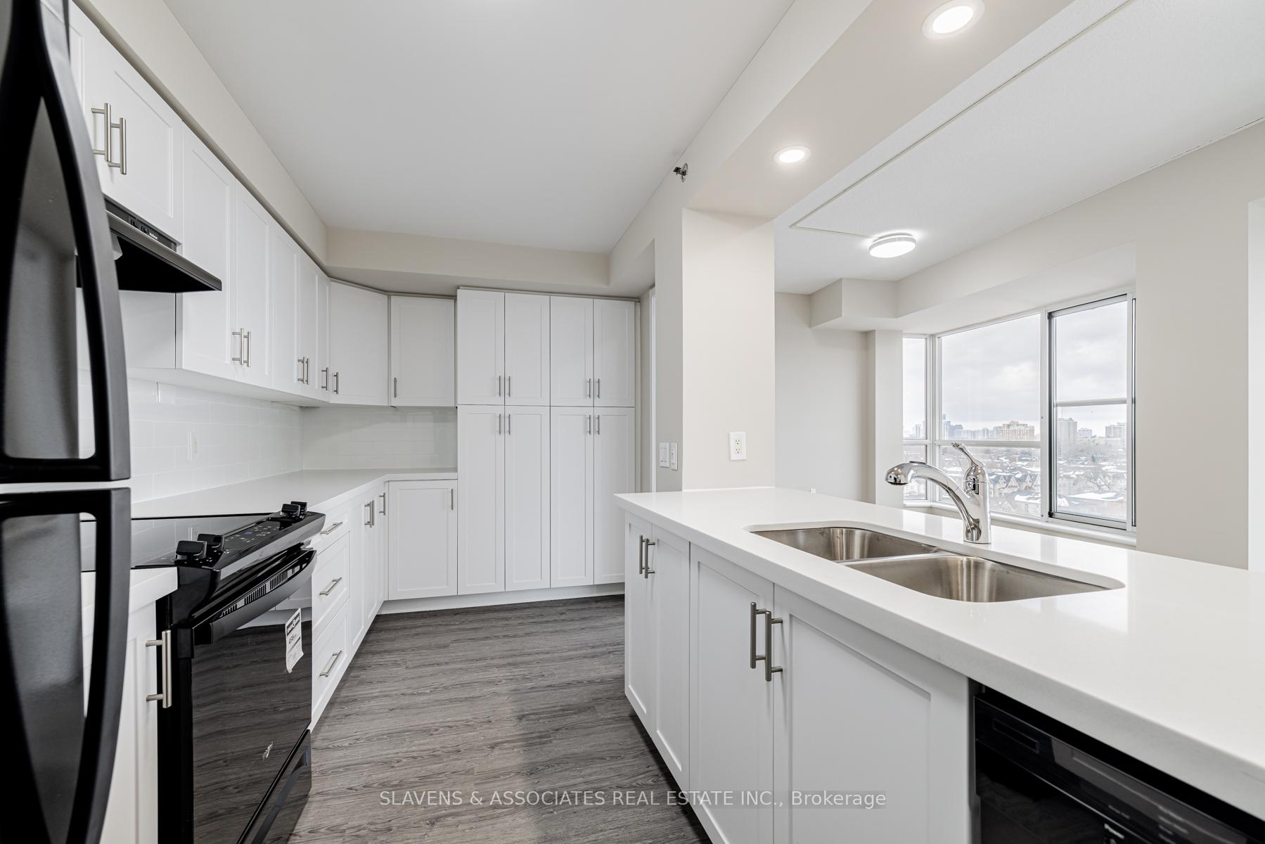 Photo 6 of Unit 610, 2 Neptune Drive, Toronto, Englemount-Lawrence — HOMEH