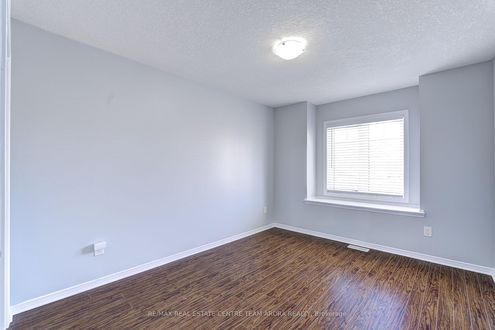 Photo 10 of 5 Golden Spring Drive, Brampton, Northwest Brampton — HOMEH