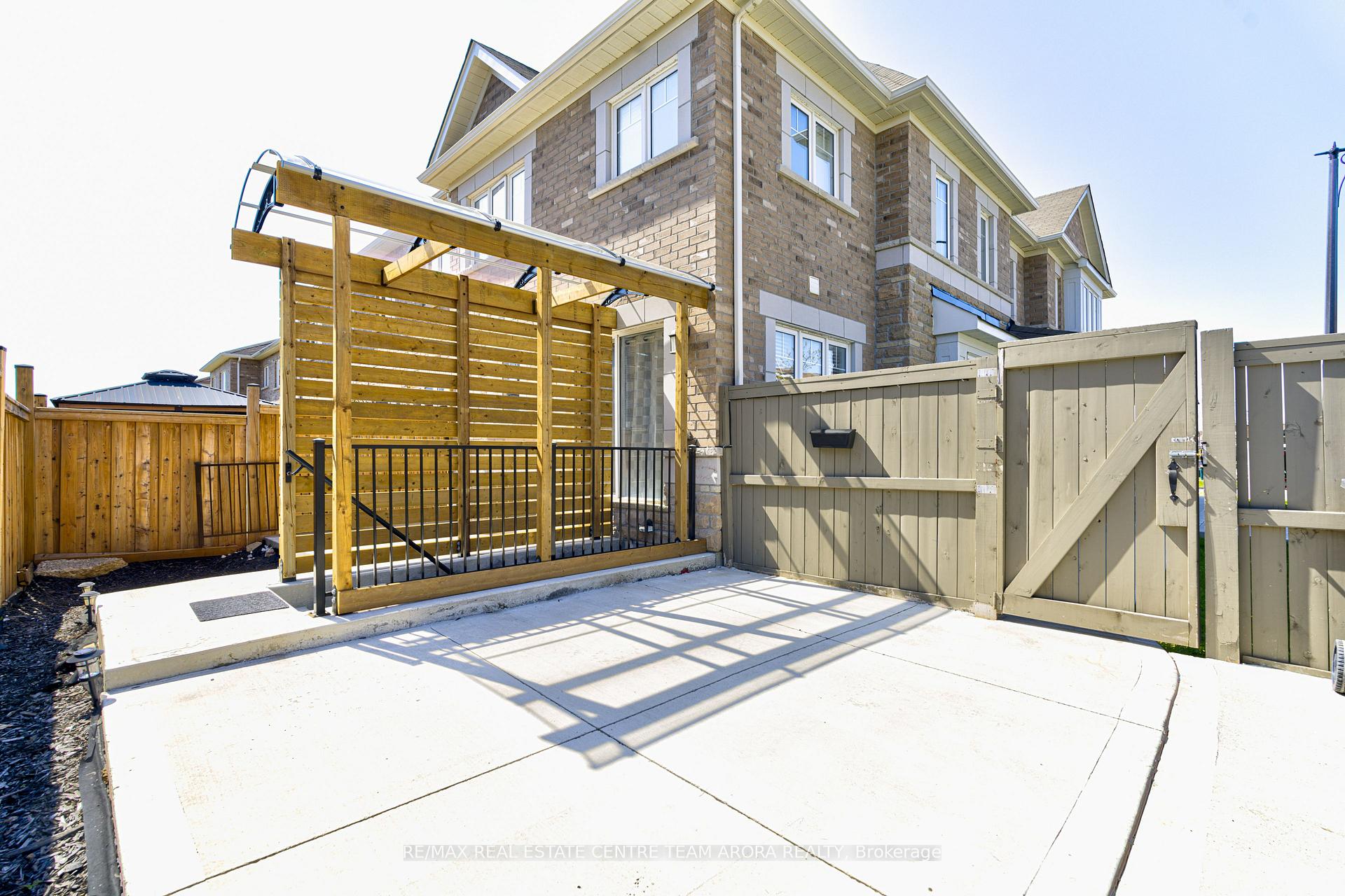 Photo 23 of 5 Golden Spring Drive, Brampton, Northwest Brampton — HOMEH