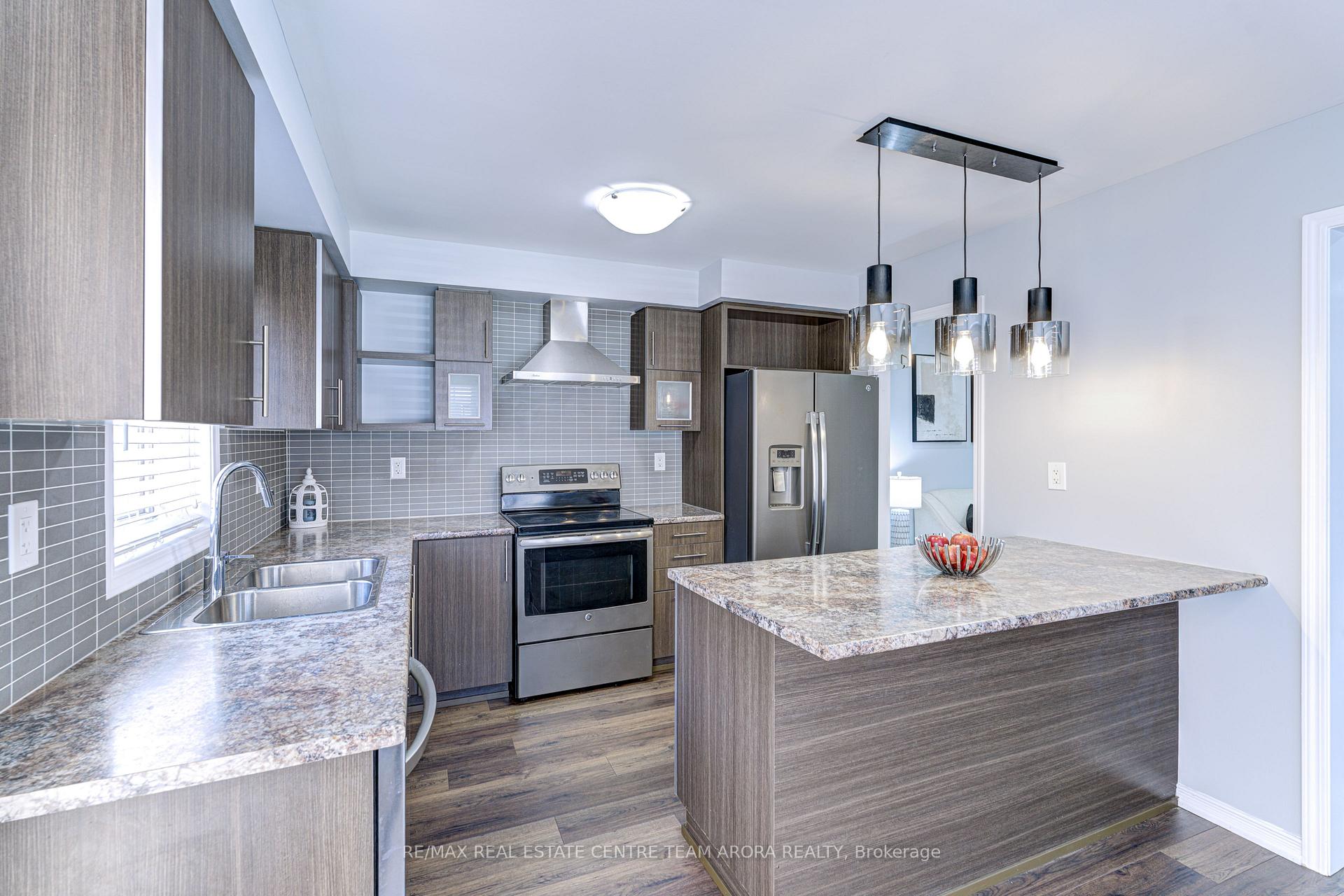 Photo 38 of 5 Golden Spring Drive, Brampton, Northwest Brampton — HOMEH