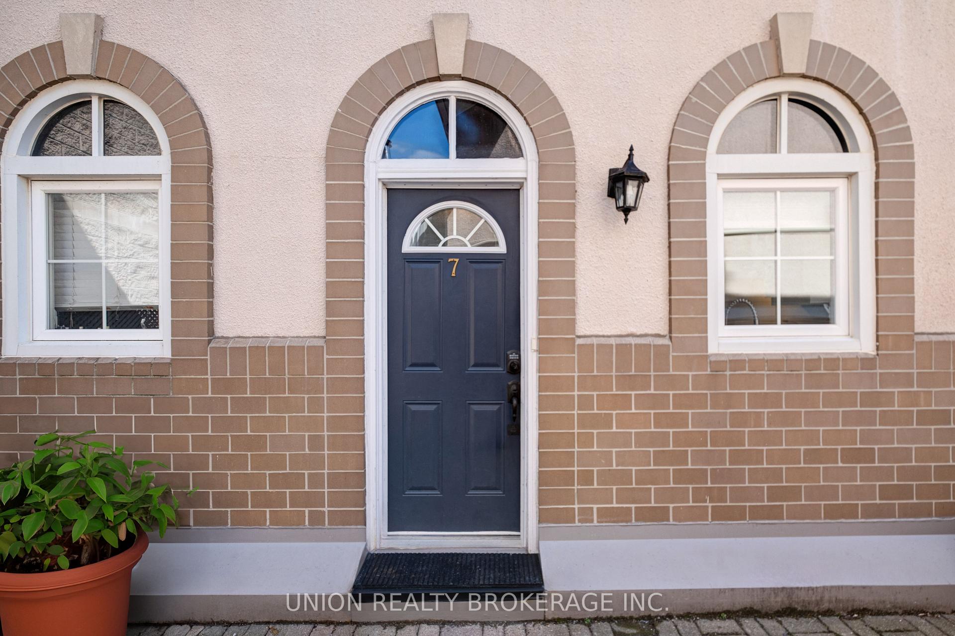 Photo 2 of Unit 7, 2357 Queen Street E, Toronto, The Beaches — HOMEH