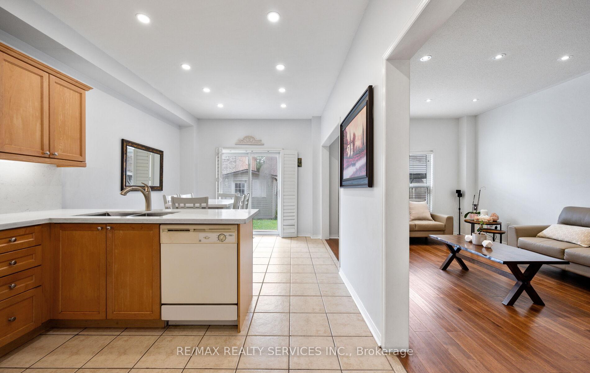 Photo 33 of 106 Beavervalley Drive, Brampton, Fletcher's Meadow — HOMEH