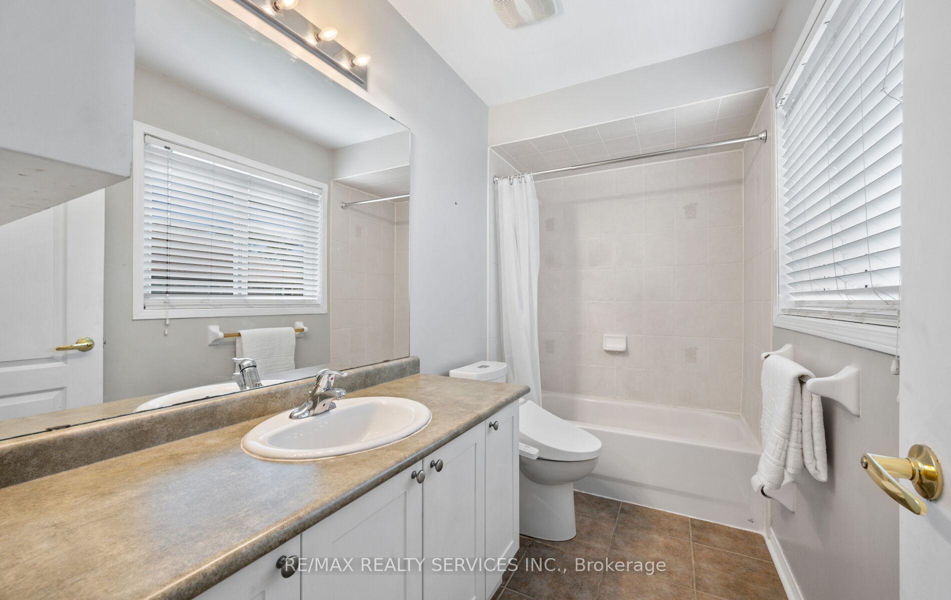 Photo 40 of 106 Beavervalley Drive, Brampton, Fletcher's Meadow — HOMEH