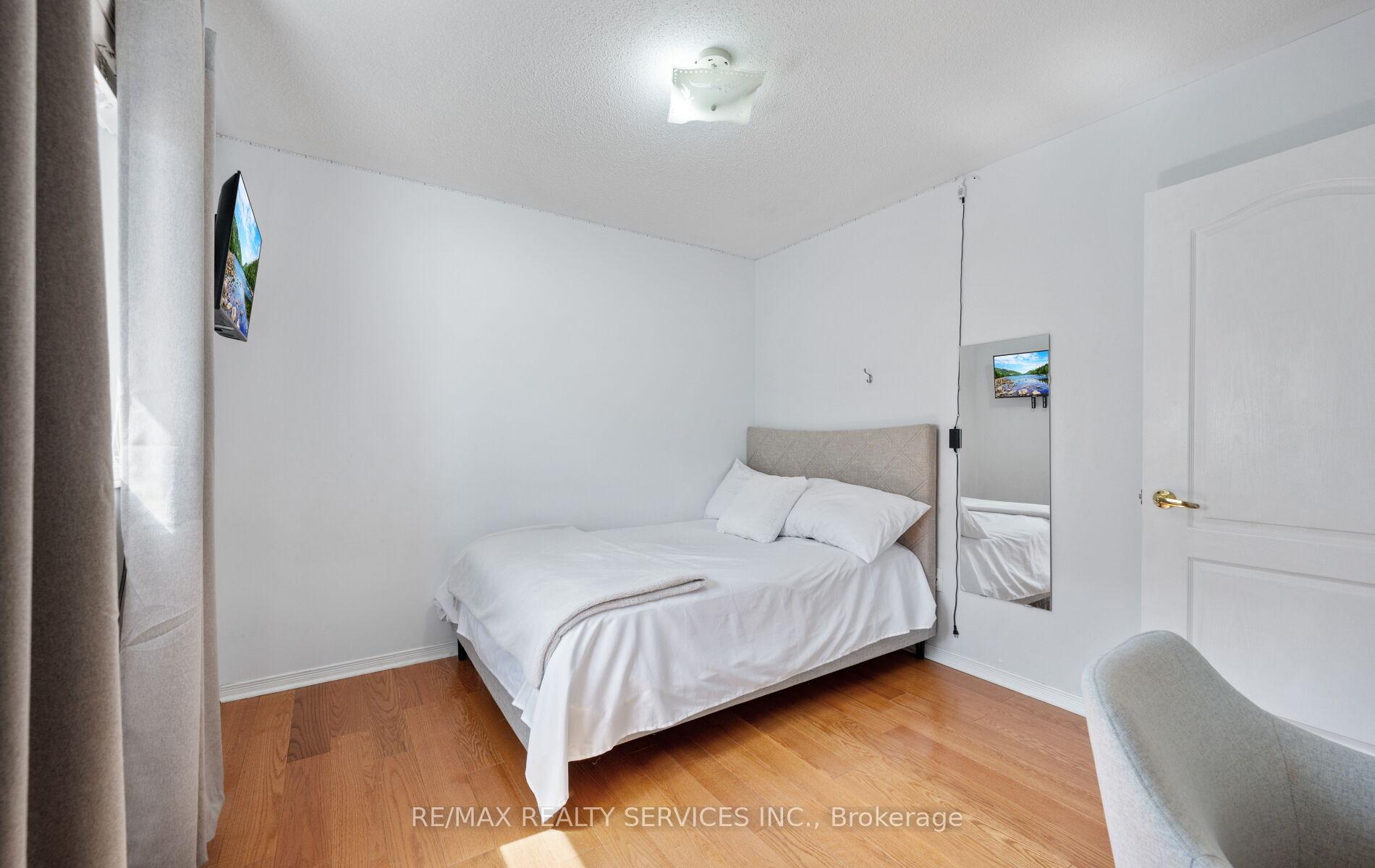 Photo 42 of 106 Beavervalley Drive, Brampton, Fletcher's Meadow — HOMEH