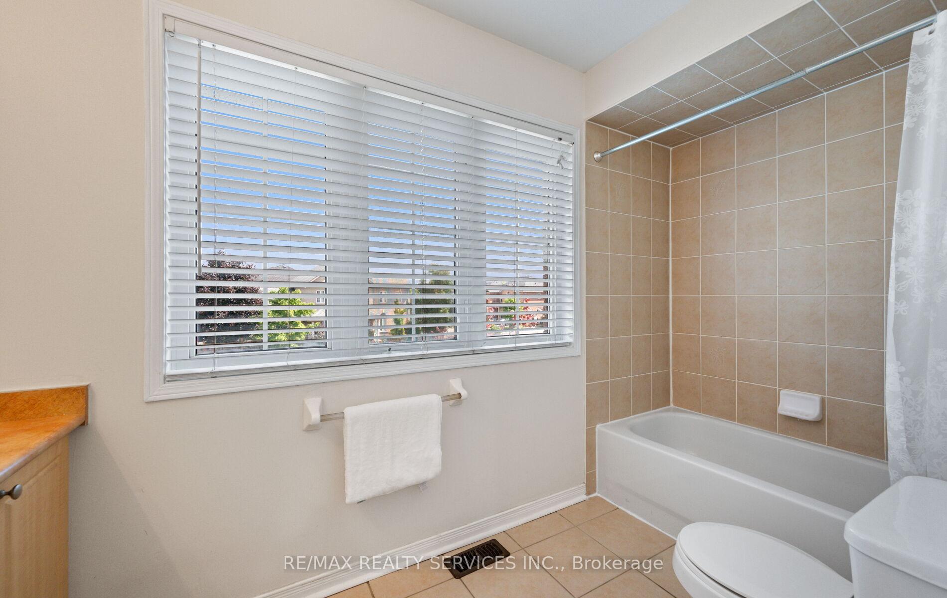 Photo 44 of 106 Beavervalley Drive, Brampton, Fletcher's Meadow — HOMEH