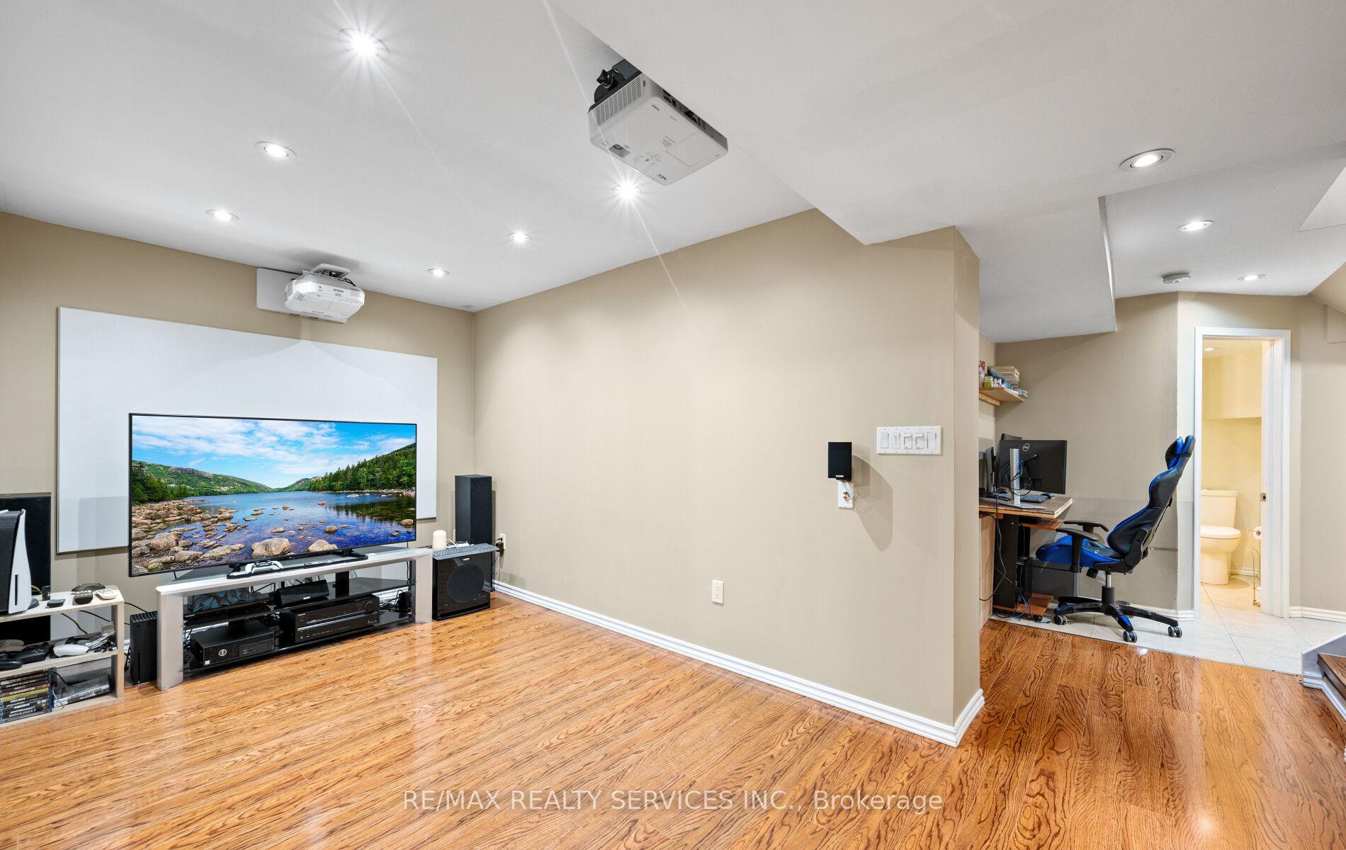 Photo 45 of 106 Beavervalley Drive, Brampton, Fletcher's Meadow — HOMEH