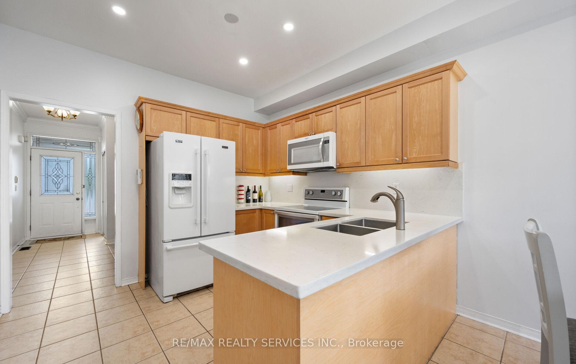 Photo 11 of 106 Beavervalley Drive, Brampton, Fletcher's Meadow — HOMEH