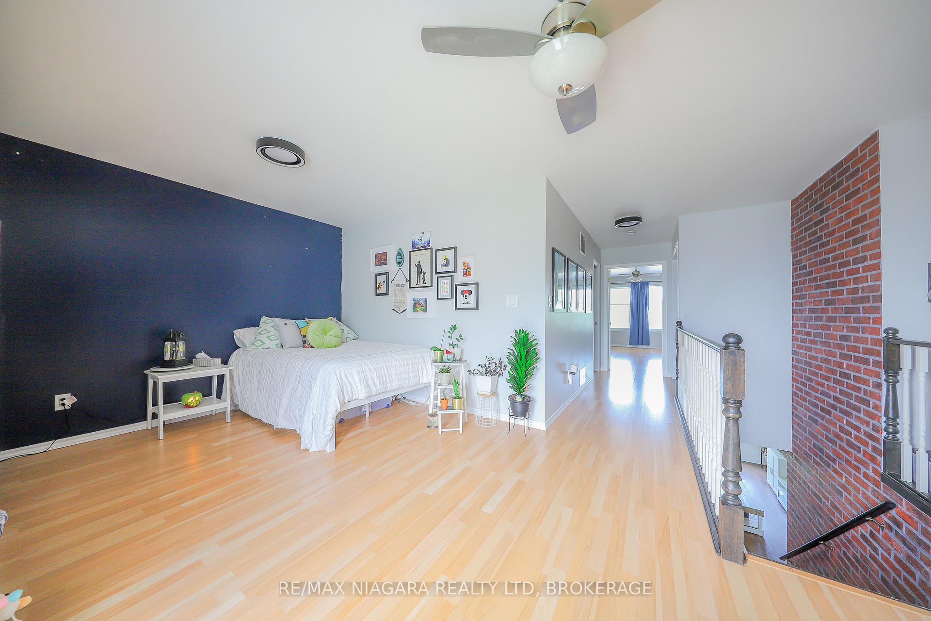 Photo 16 of 18 Roxborough Court, St. Catharines, Carlton/Bunting — HOMEH