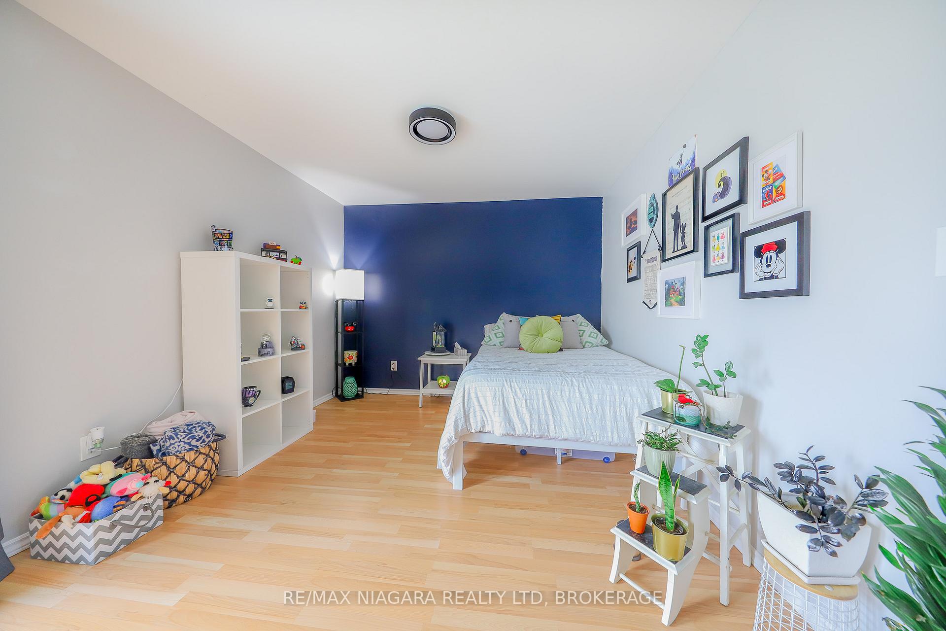 Photo 17 of 18 Roxborough Court, St. Catharines, Carlton/Bunting — HOMEH