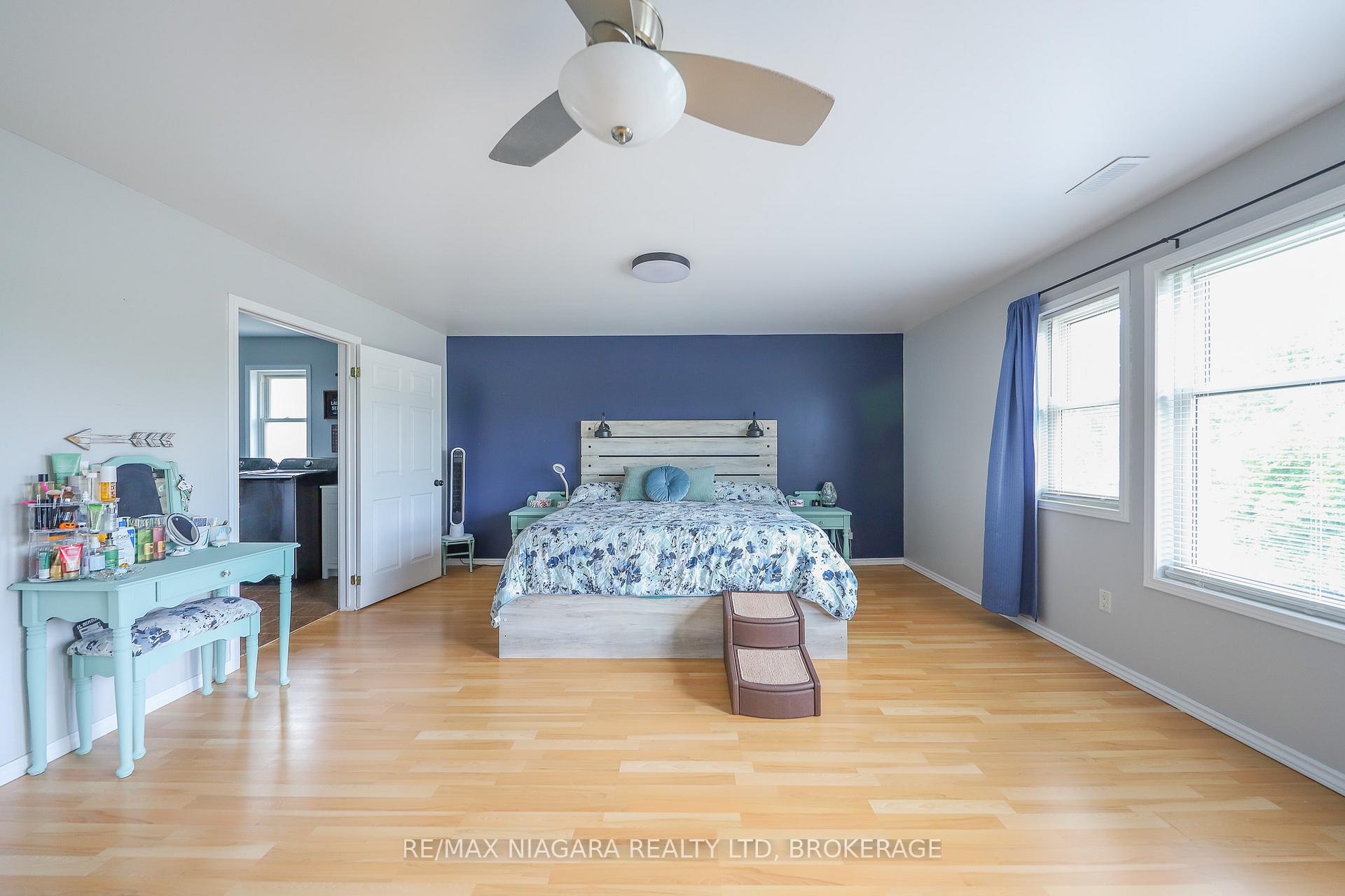 Photo 20 of 18 Roxborough Court, St. Catharines, Carlton/Bunting — HOMEH