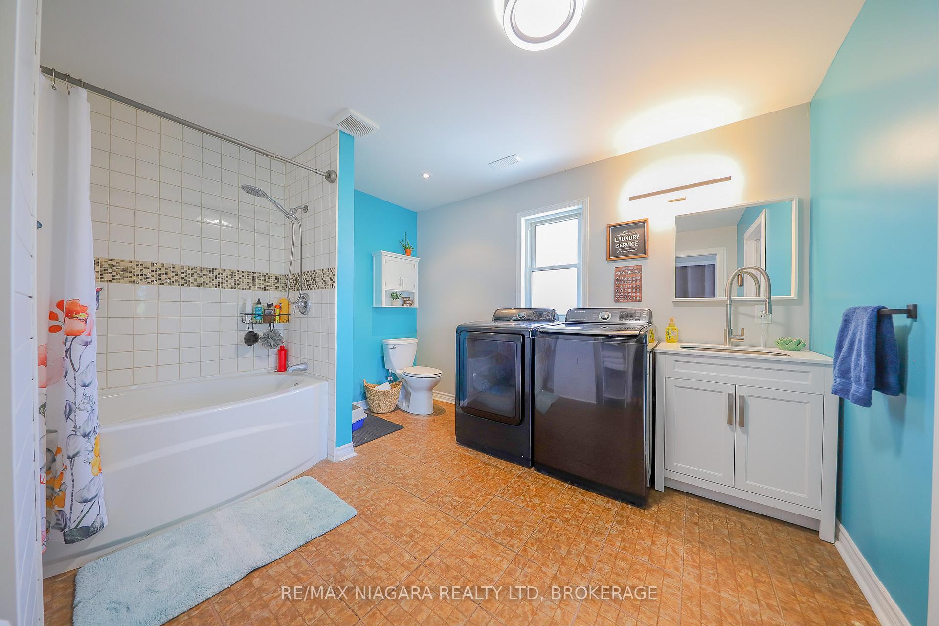 Photo 41 of 18 Roxborough Court, St. Catharines, Carlton/Bunting — HOMEH
