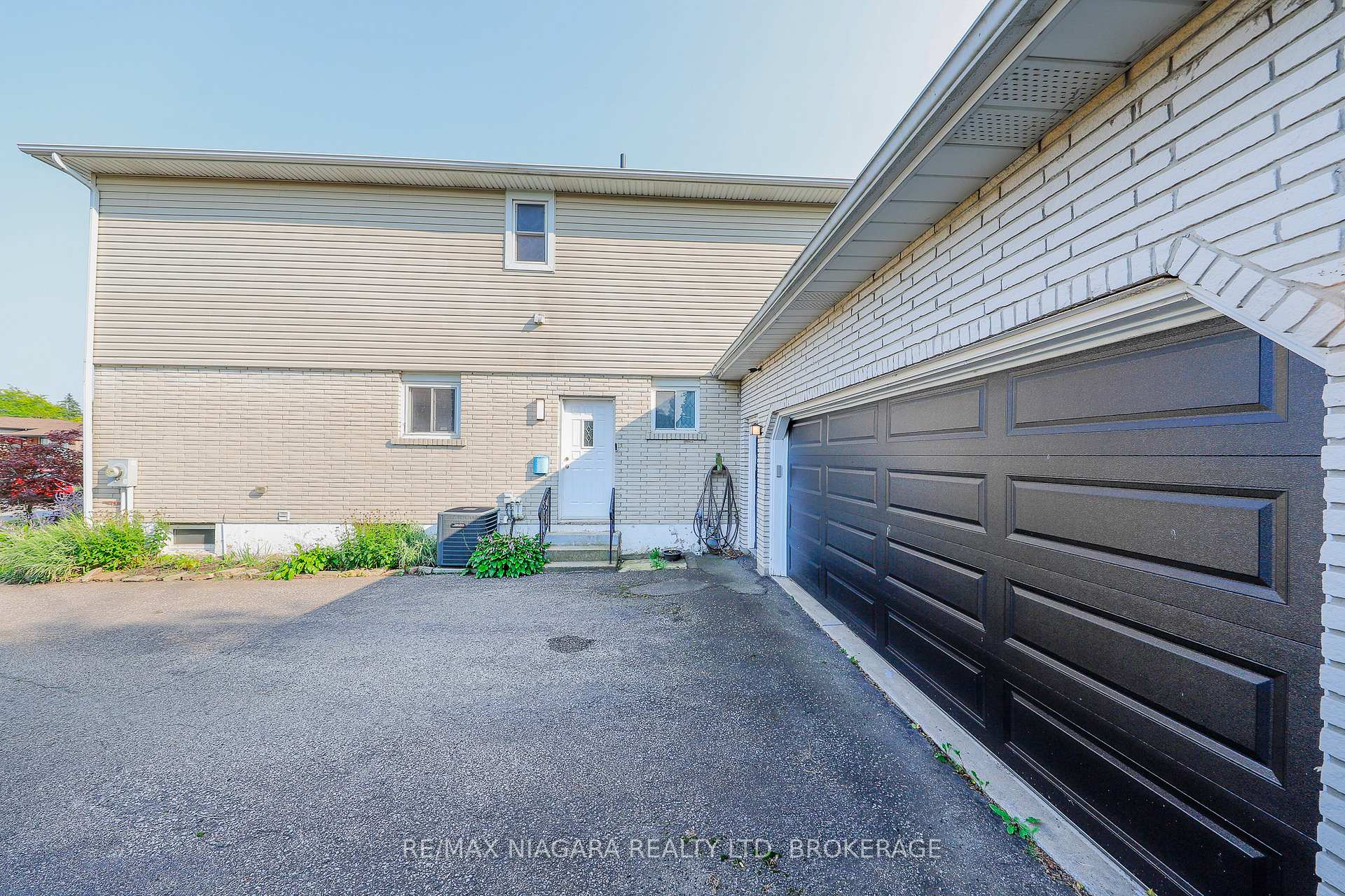 Photo 49 of 18 Roxborough Court, St. Catharines, Carlton/Bunting — HOMEH