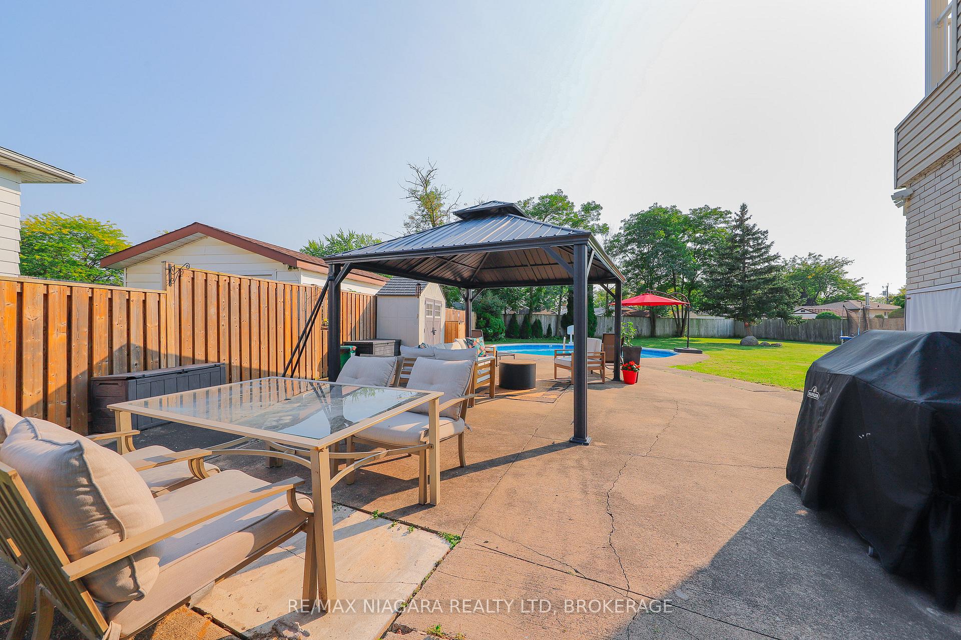 Photo 51 of 18 Roxborough Court, St. Catharines, Carlton/Bunting — HOMEH