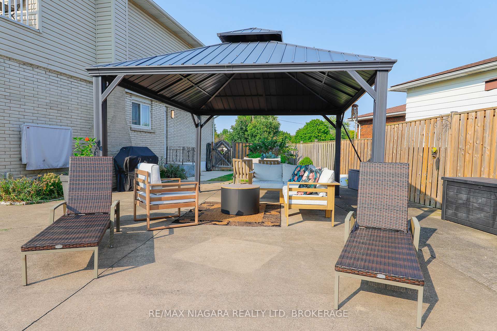 Photo 55 of 18 Roxborough Court, St. Catharines, Carlton/Bunting — HOMEH