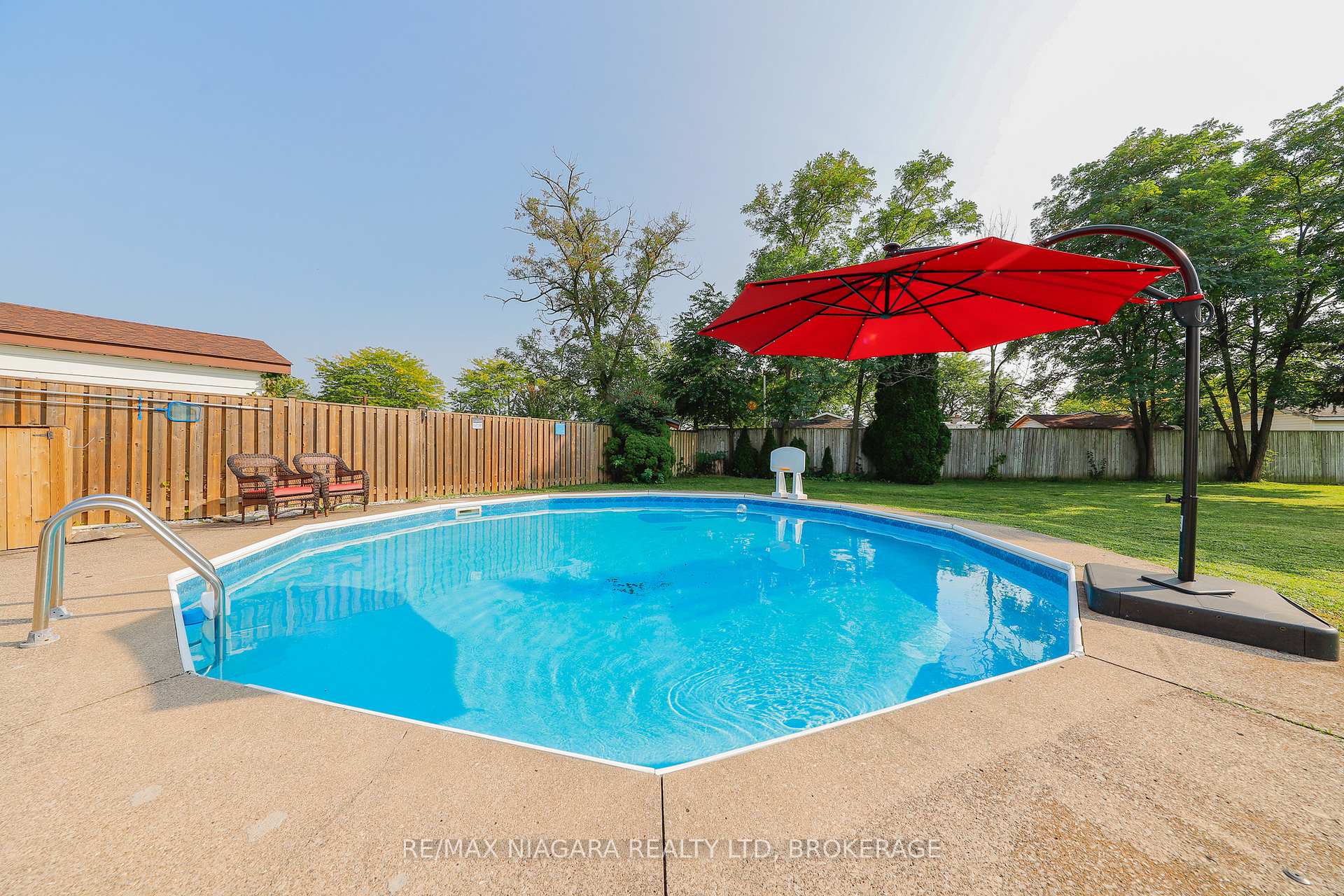 Photo 56 of 18 Roxborough Court, St. Catharines, Carlton/Bunting — HOMEH