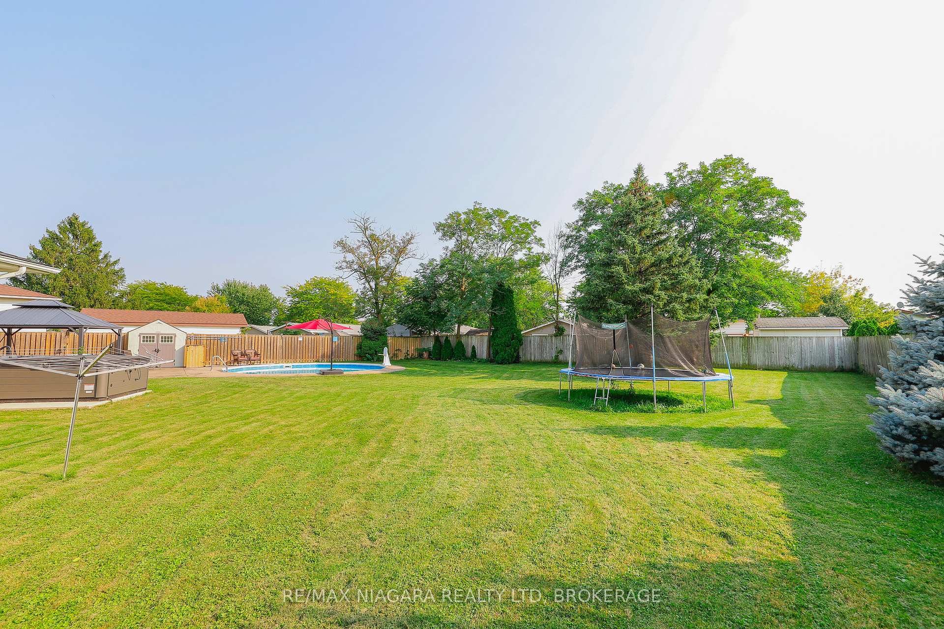 Photo 58 of 18 Roxborough Court, St. Catharines, Carlton/Bunting — HOMEH
