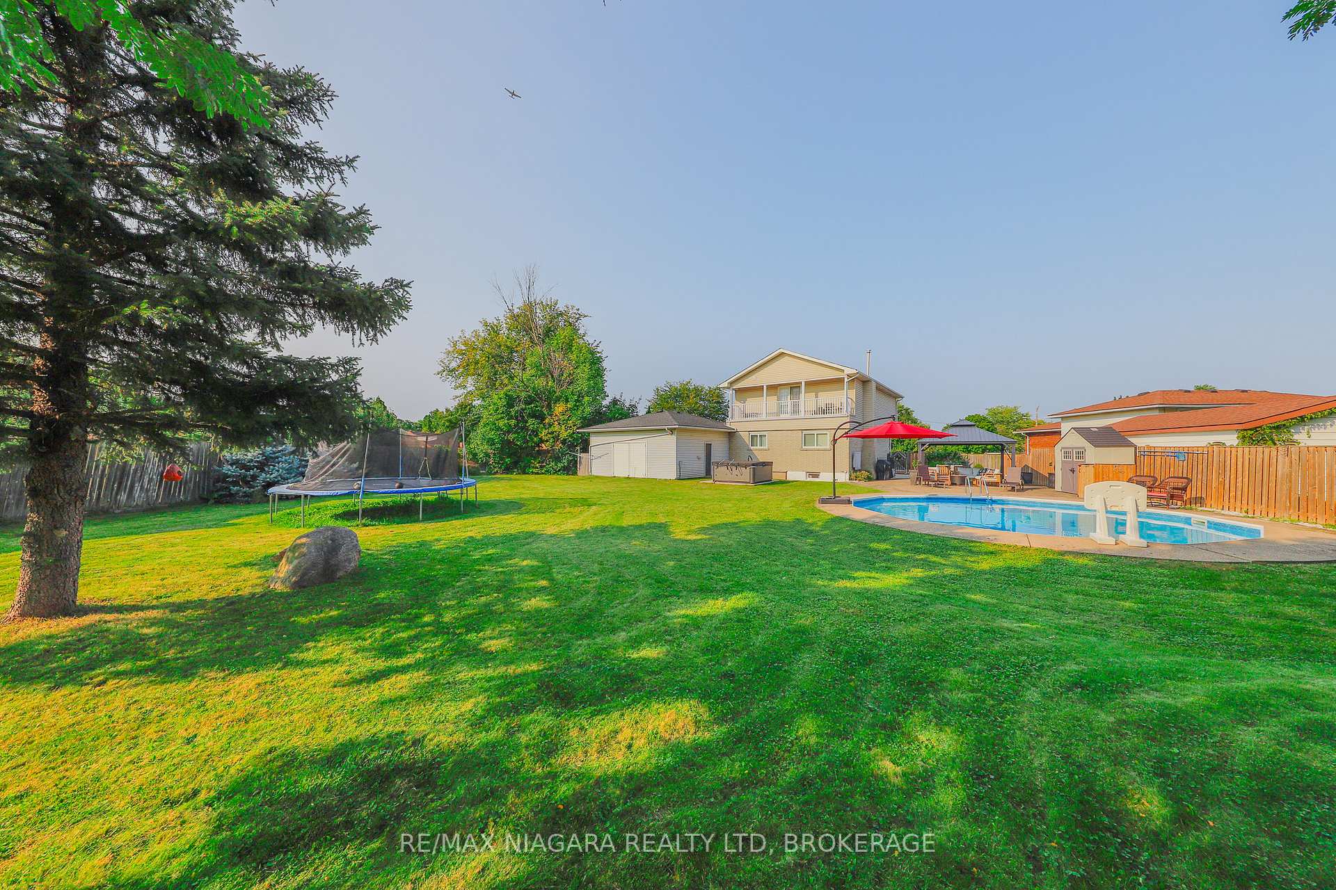 Photo 60 of 18 Roxborough Court, St. Catharines, Carlton/Bunting — HOMEH