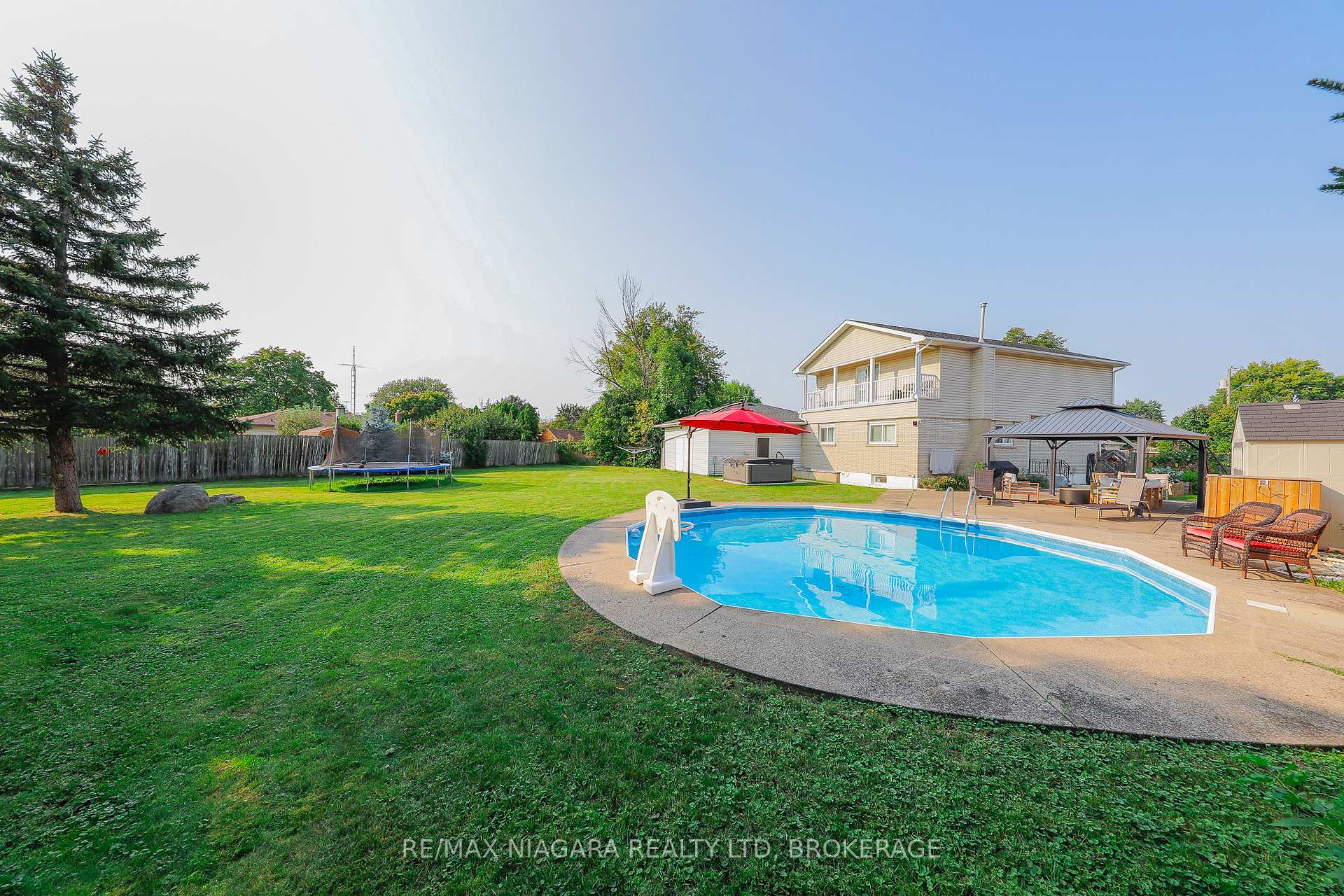 Photo 85 of 18 Roxborough Court, St. Catharines, Carlton/Bunting — HOMEH