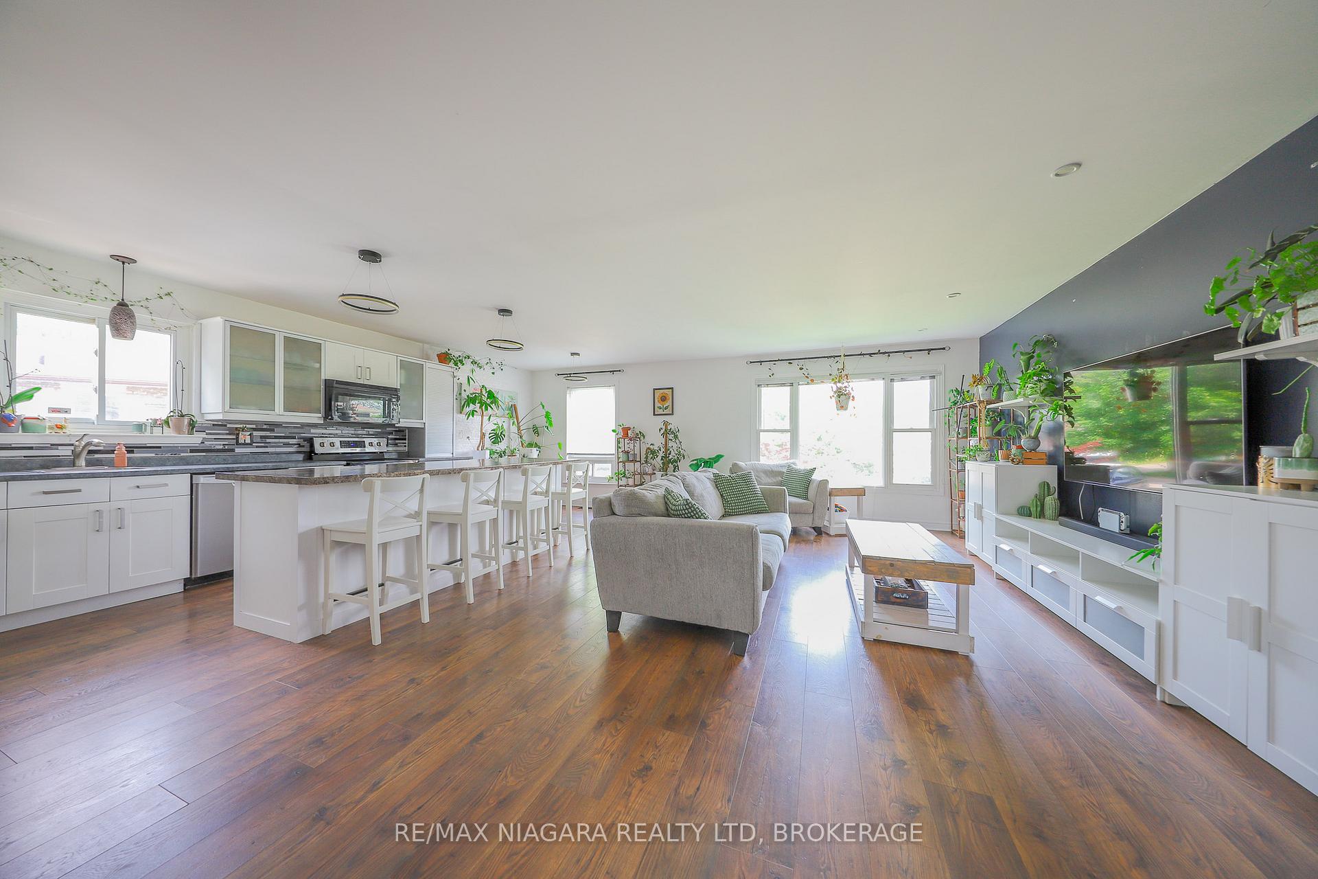 Photo 23 of 18 Roxborough Court, St. Catharines, Carlton/Bunting — HOMEH