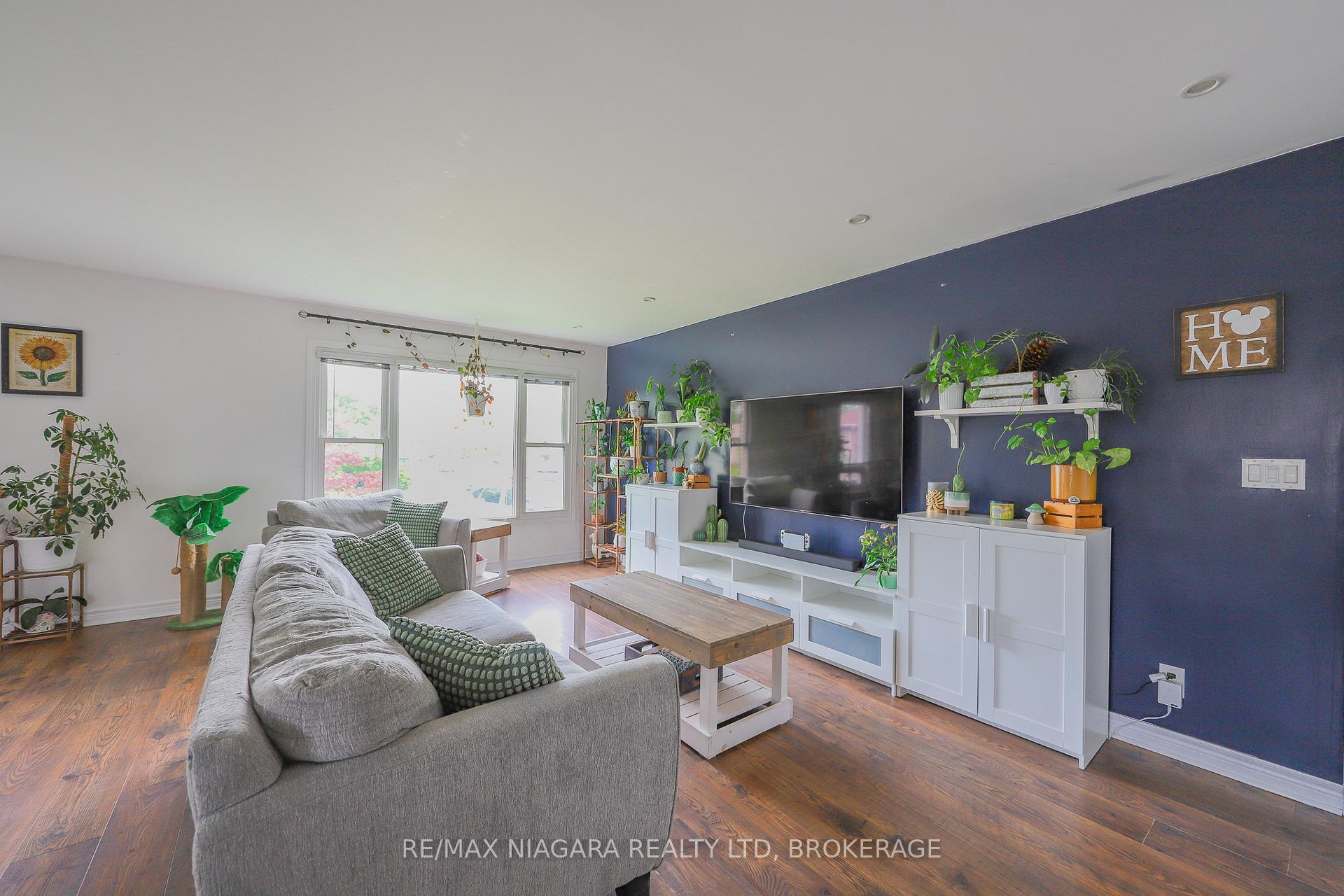 Photo 24 of 18 Roxborough Court, St. Catharines, Carlton/Bunting — HOMEH