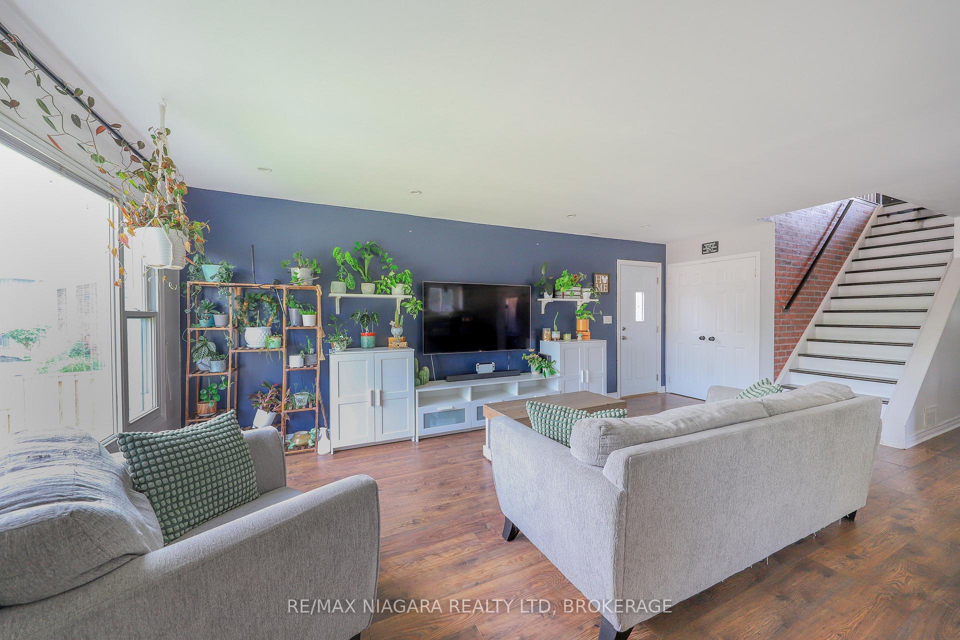 Photo 25 of 18 Roxborough Court, St. Catharines, Carlton/Bunting — HOMEH