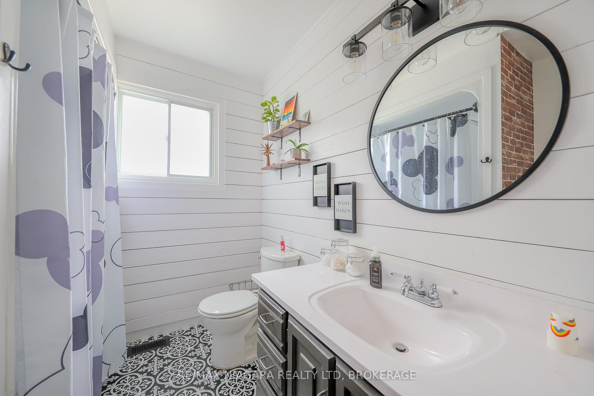 Photo 32 of 18 Roxborough Court, St. Catharines, Carlton/Bunting — HOMEH