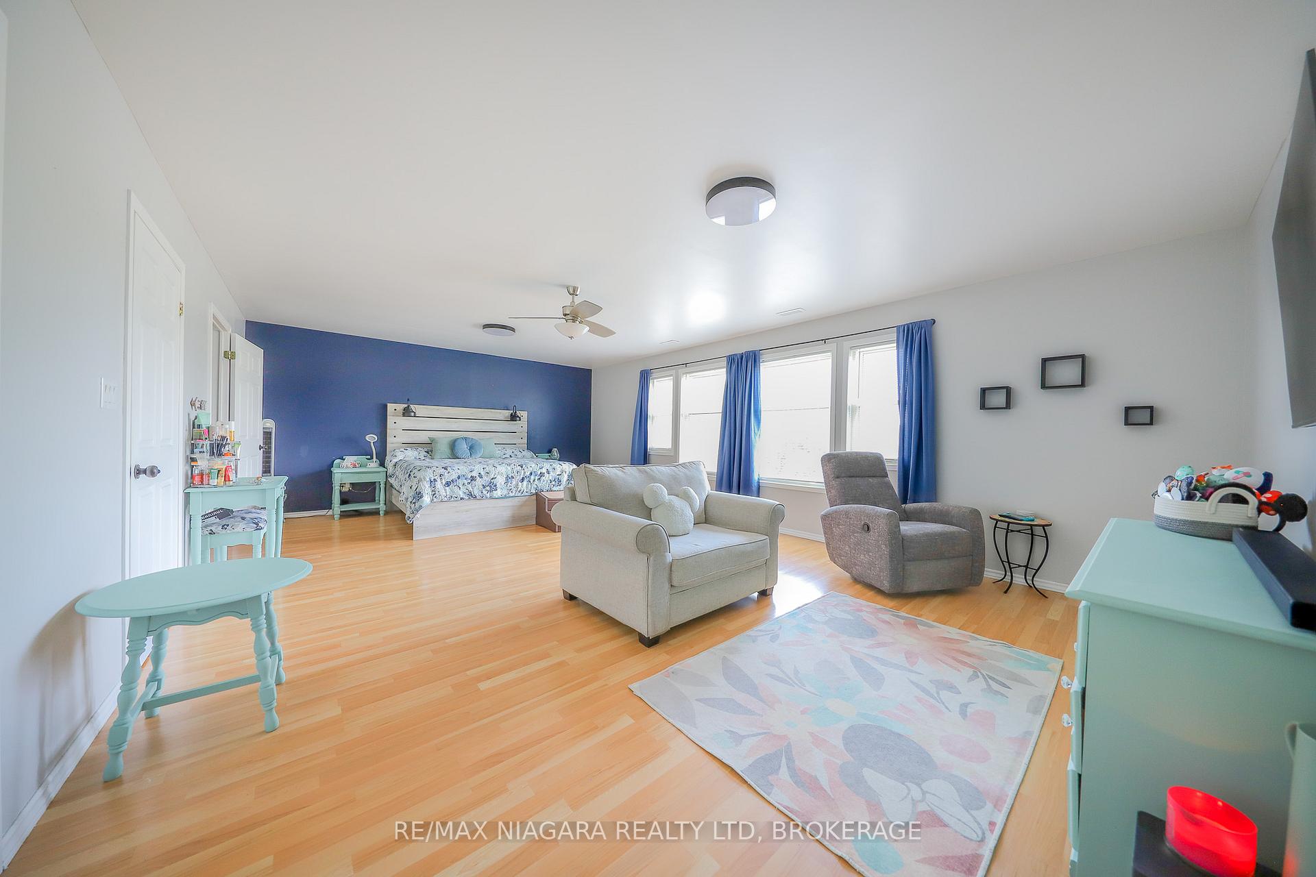 Photo 38 of 18 Roxborough Court, St. Catharines, Carlton/Bunting — HOMEH