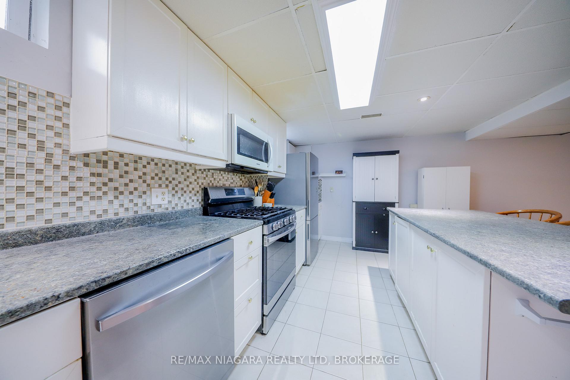 Photo 64 of 18 Roxborough Court, St. Catharines, Carlton/Bunting — HOMEH